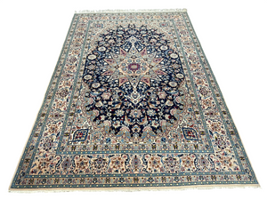 Orientteppich handgeknüpft Nain mit Seide 305x210 cm