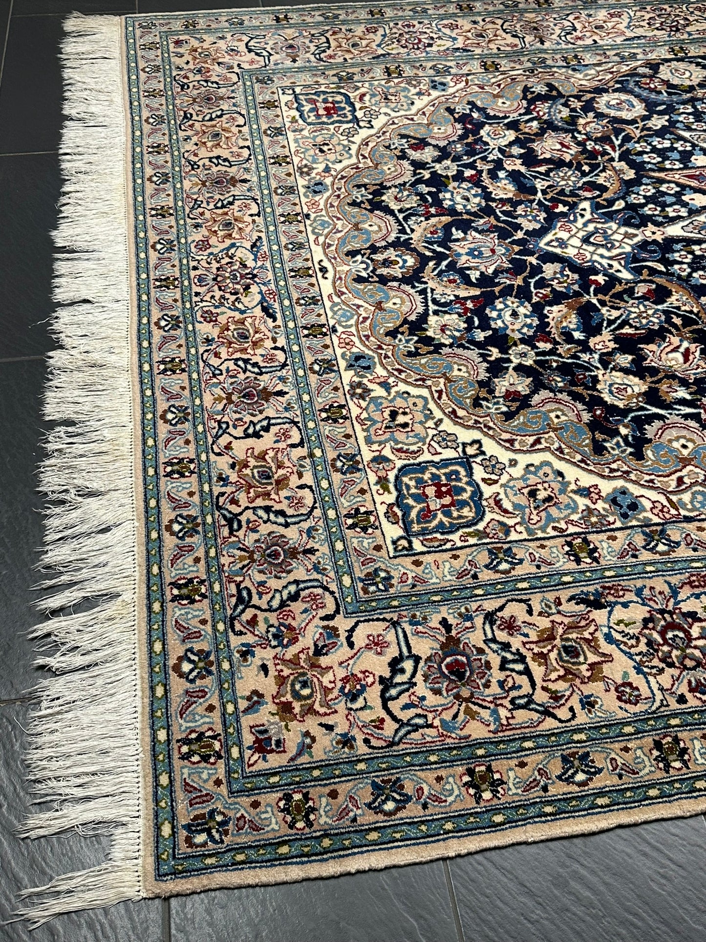 Orientteppich handgeknüpft Nain mit Seide 305x210 cm
