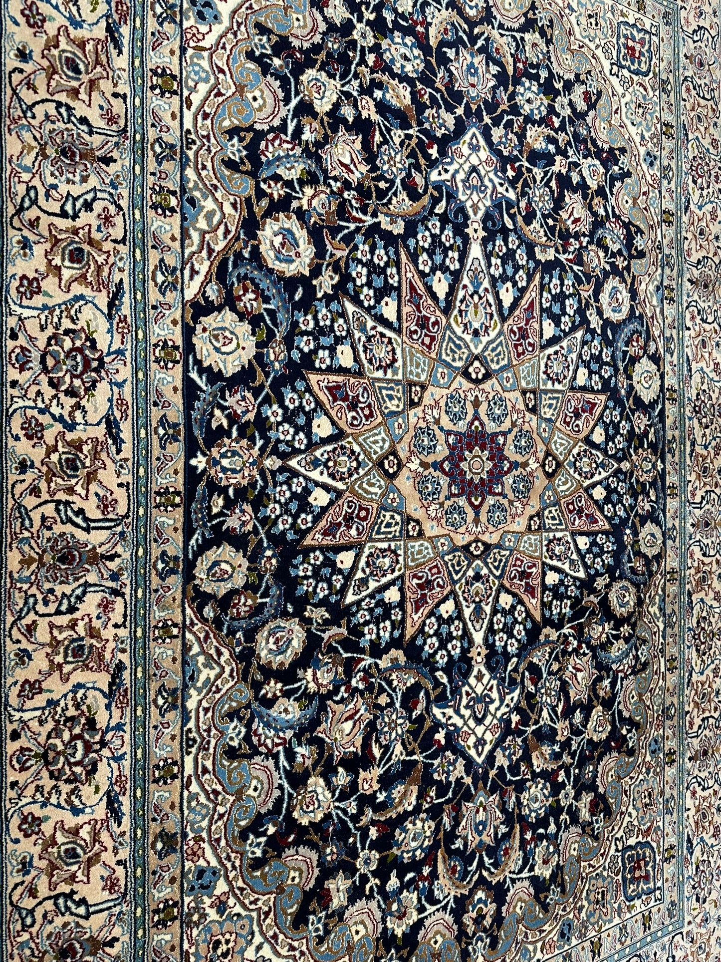 Orientteppich handgeknüpft Nain mit Seide 305x210 cm