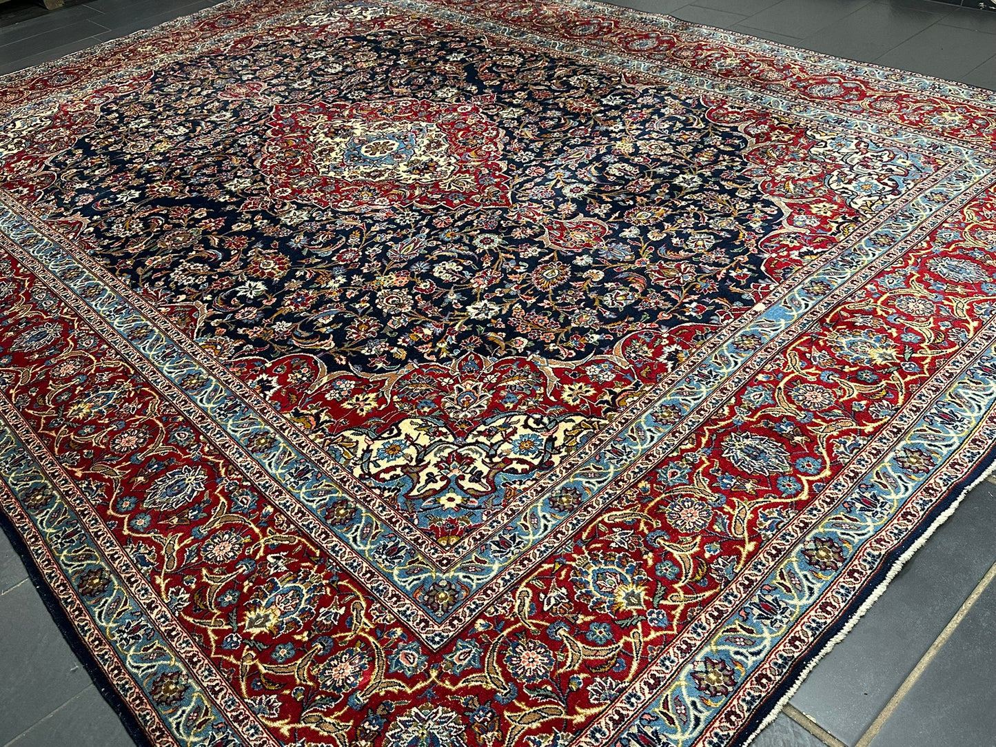 Orientteppich handgeknüpft Keschan Medaillon 400x300 cm