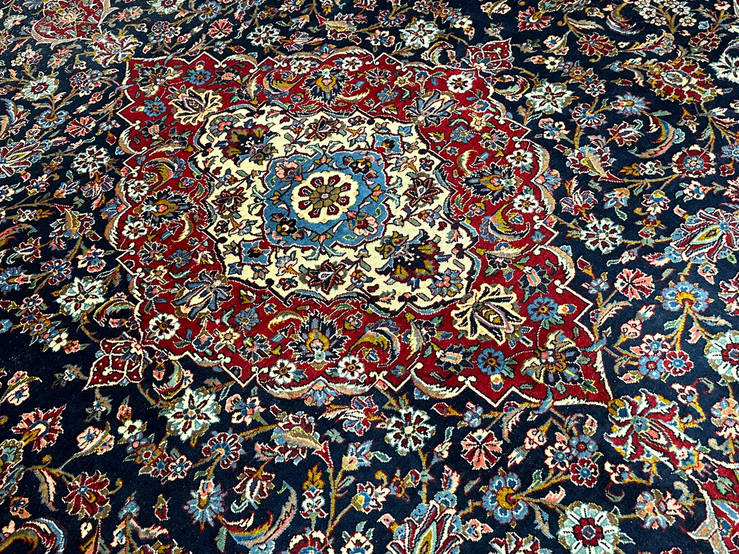 Orientteppich handgeknüpft Keschan Medaillon 400x300 cm