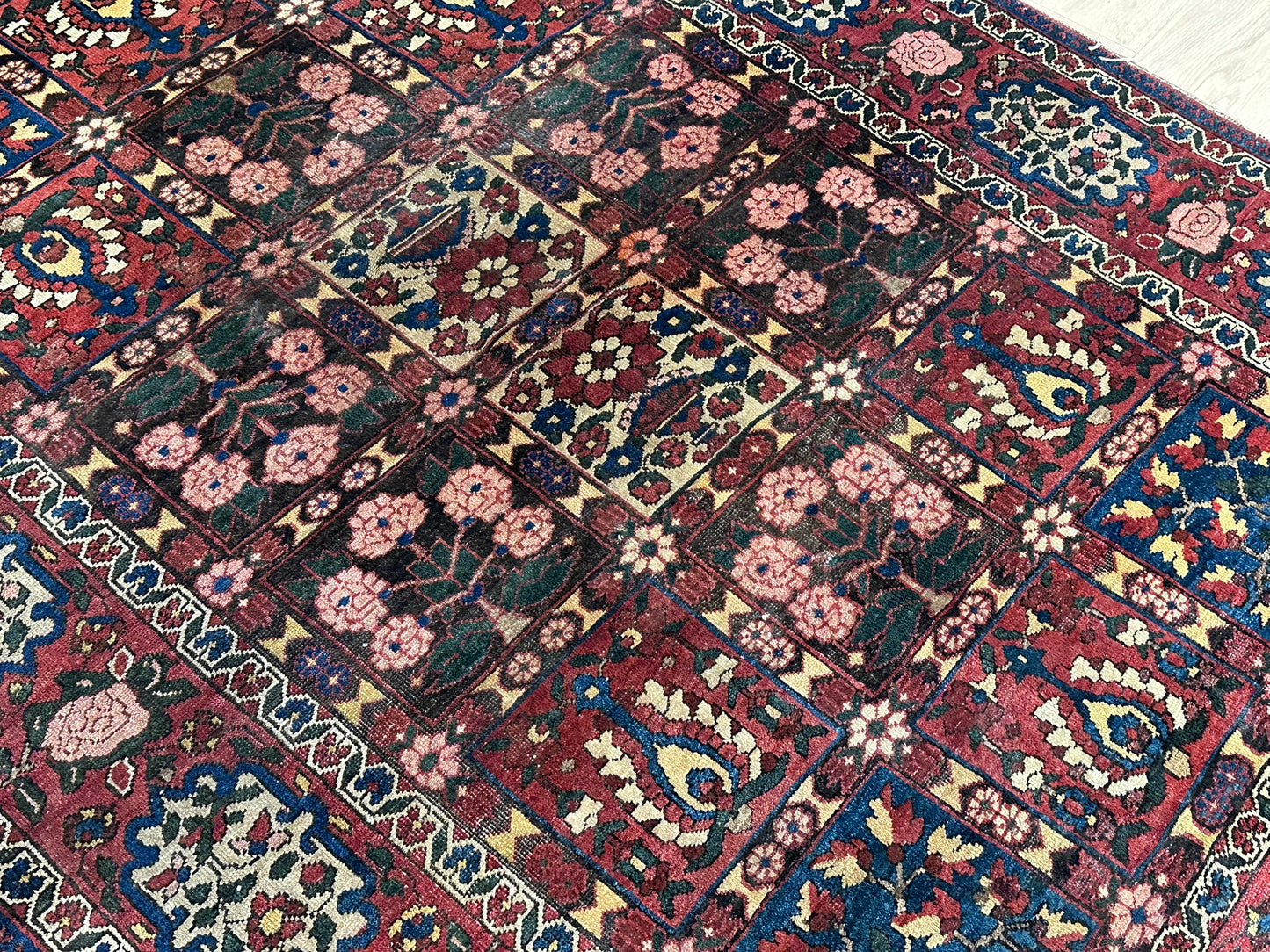 Antik Orientteppich handgeknüpft  Bachtiar naturfarben 200x145 cm