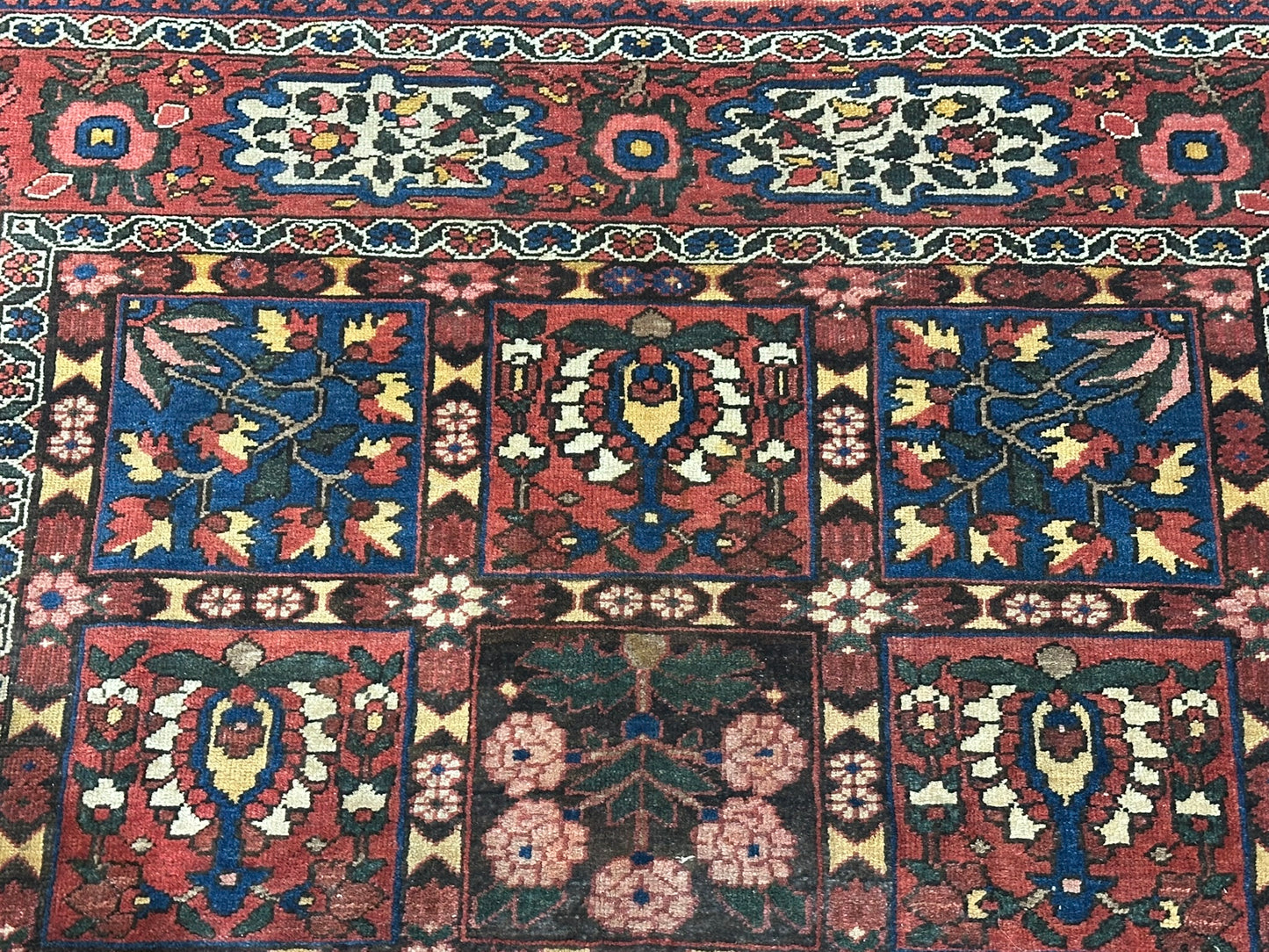 Antik Orientteppich handgeknüpft  Bachtiar naturfarben 200x145 cm