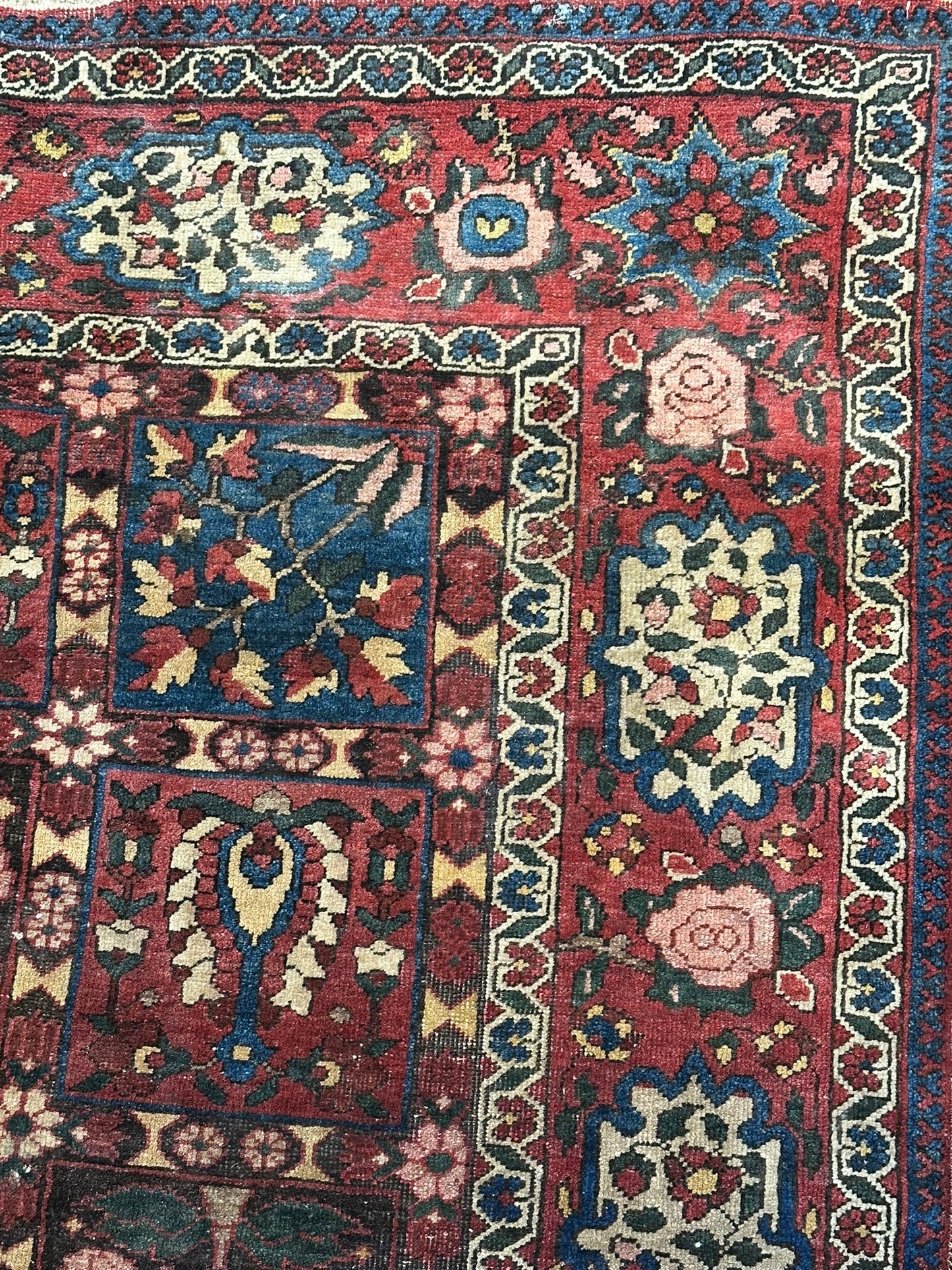 Antik Orientteppich handgeknüpft  Bachtiar naturfarben 200x145 cm