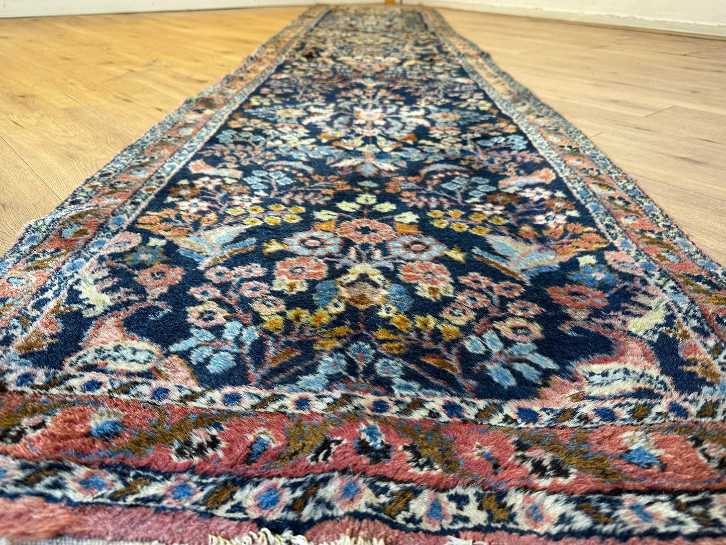 Orientteppich handgeknüpft 403x84 cm antik Malayer Stil