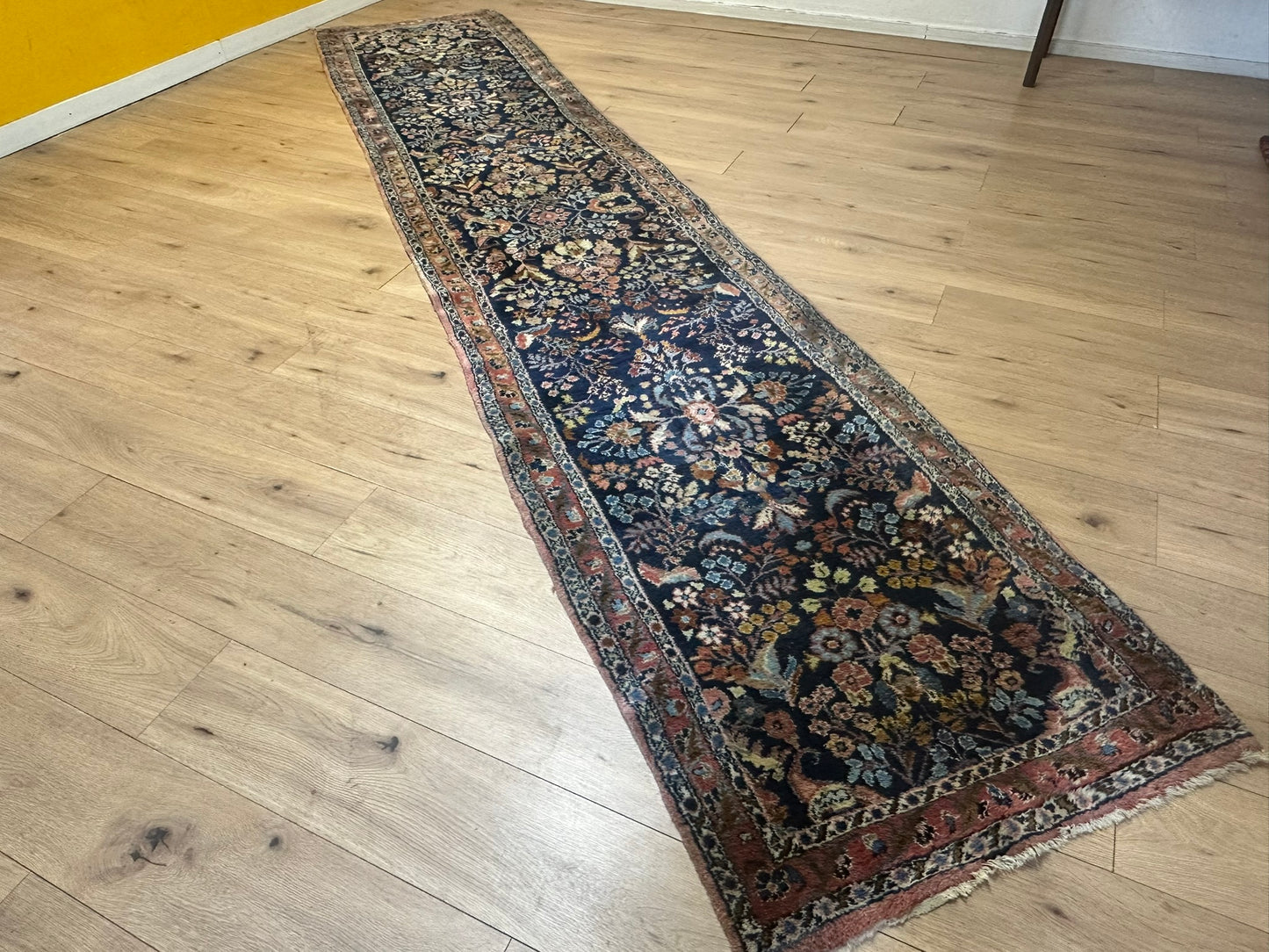 Orientteppich handgeknüpft 403x84 cm antik Malayer Stil