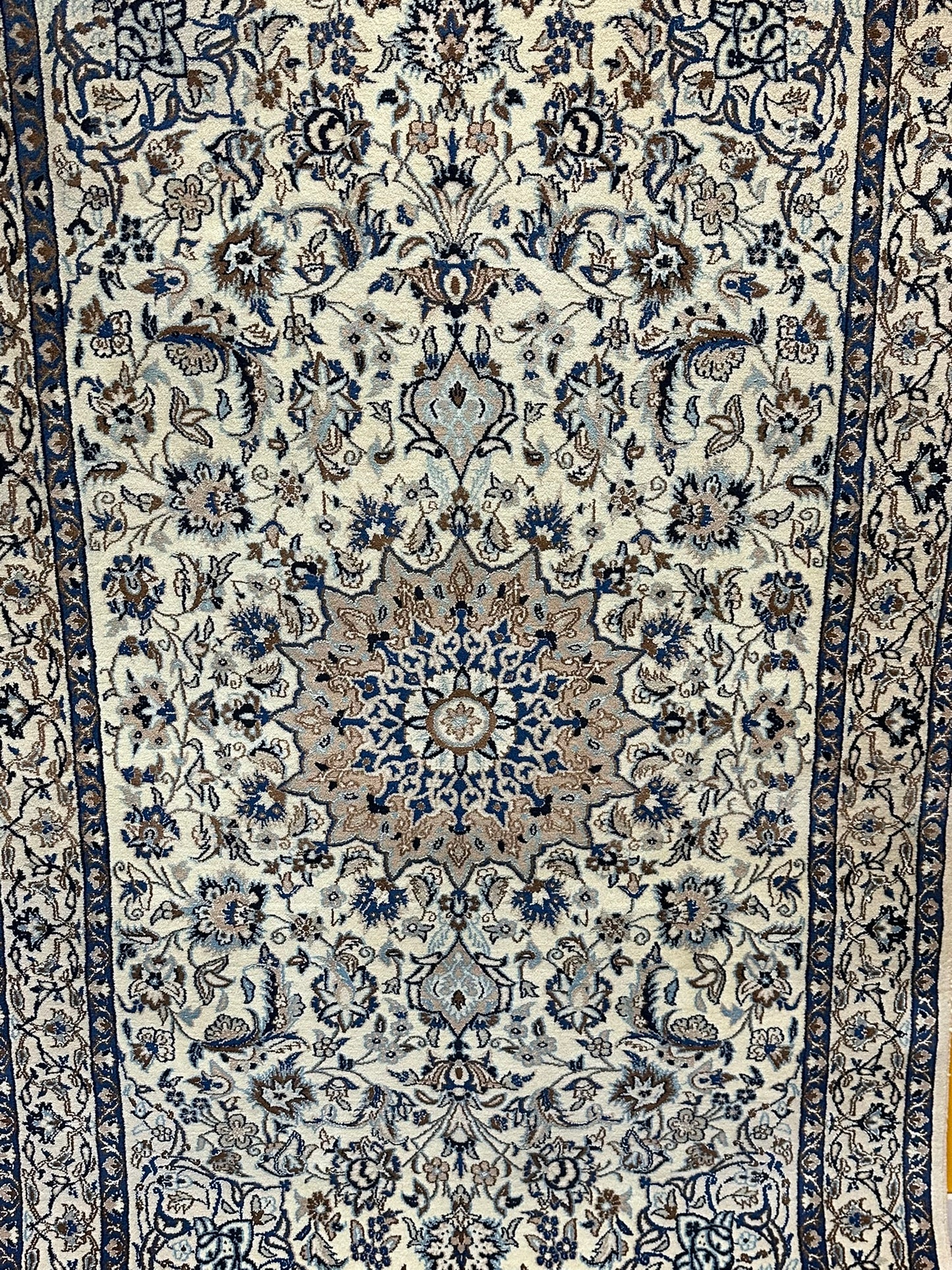 Orientteppich handgeknüpft 217x129 cm Nain mit Seide