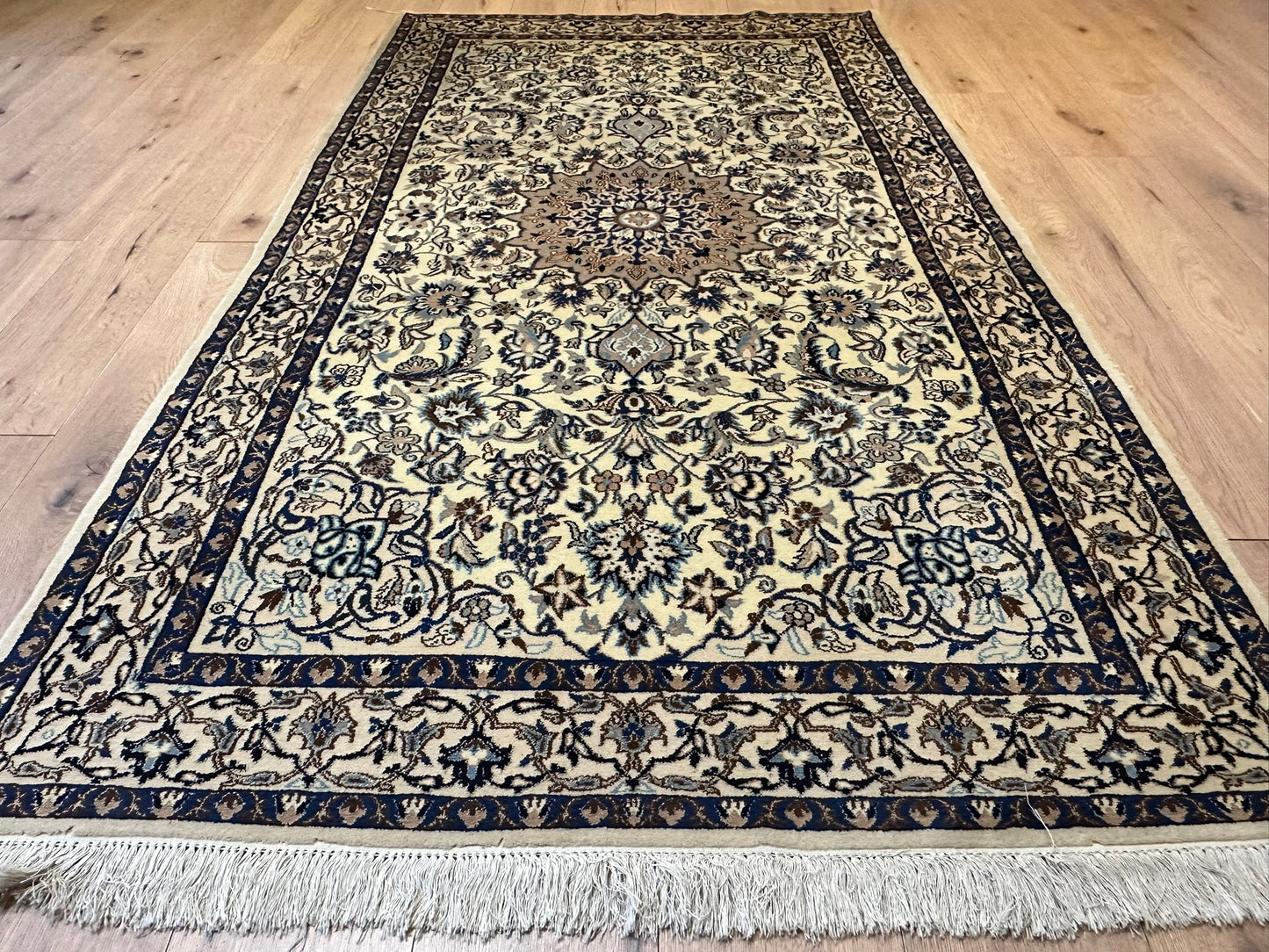 Orientteppich handgeknüpft 217x129 cm Nain mit Seide