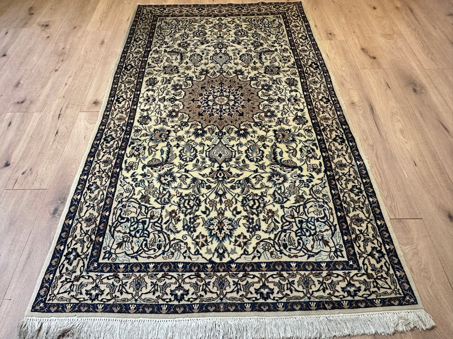 Orientteppich handgeknüpft 217x129 cm Nain mit Seide