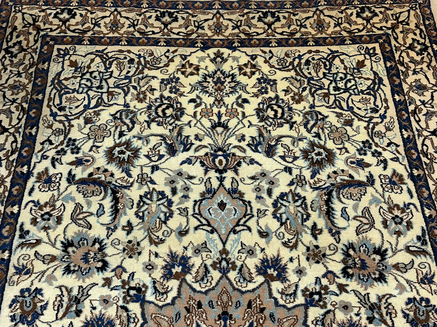 Orientteppich handgeknüpft 217x129 cm Nain mit Seide