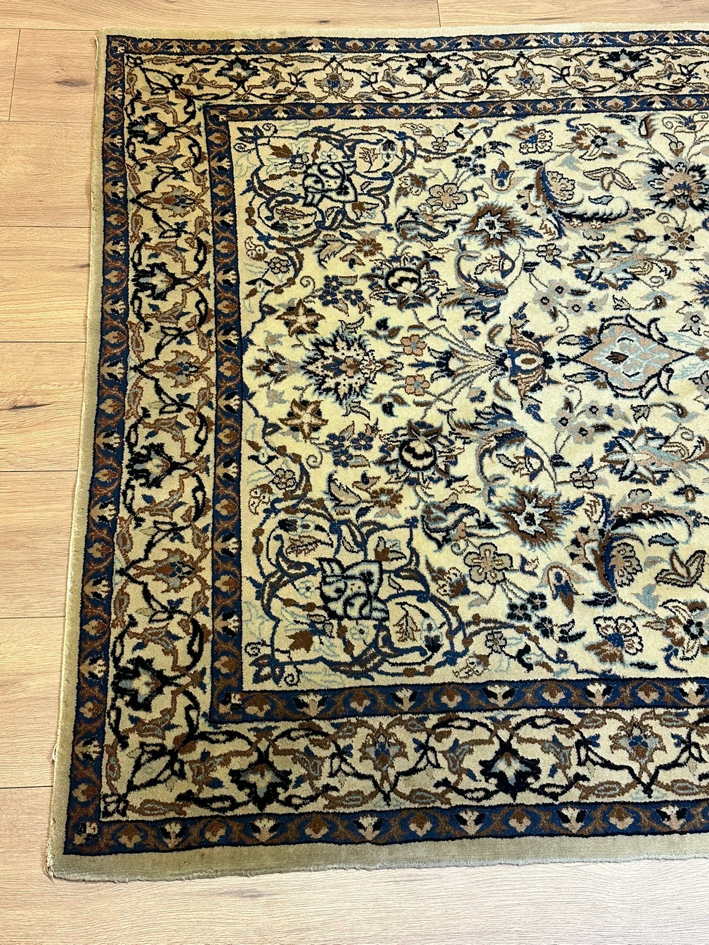 Orientteppich handgeknüpft 217x129 cm Nain mit Seide
