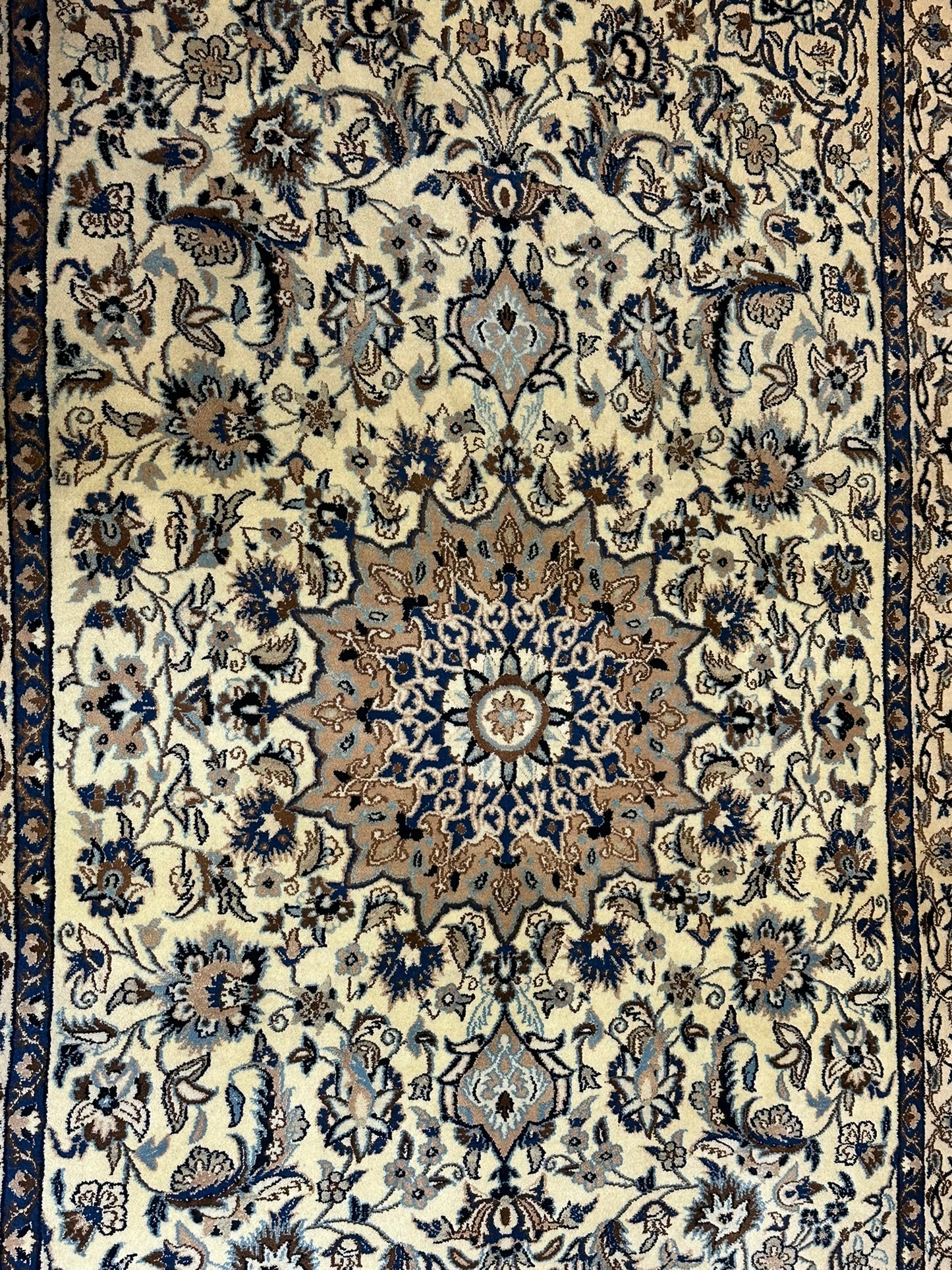 Orientteppich handgeknüpft 217x129 cm Nain mit Seide