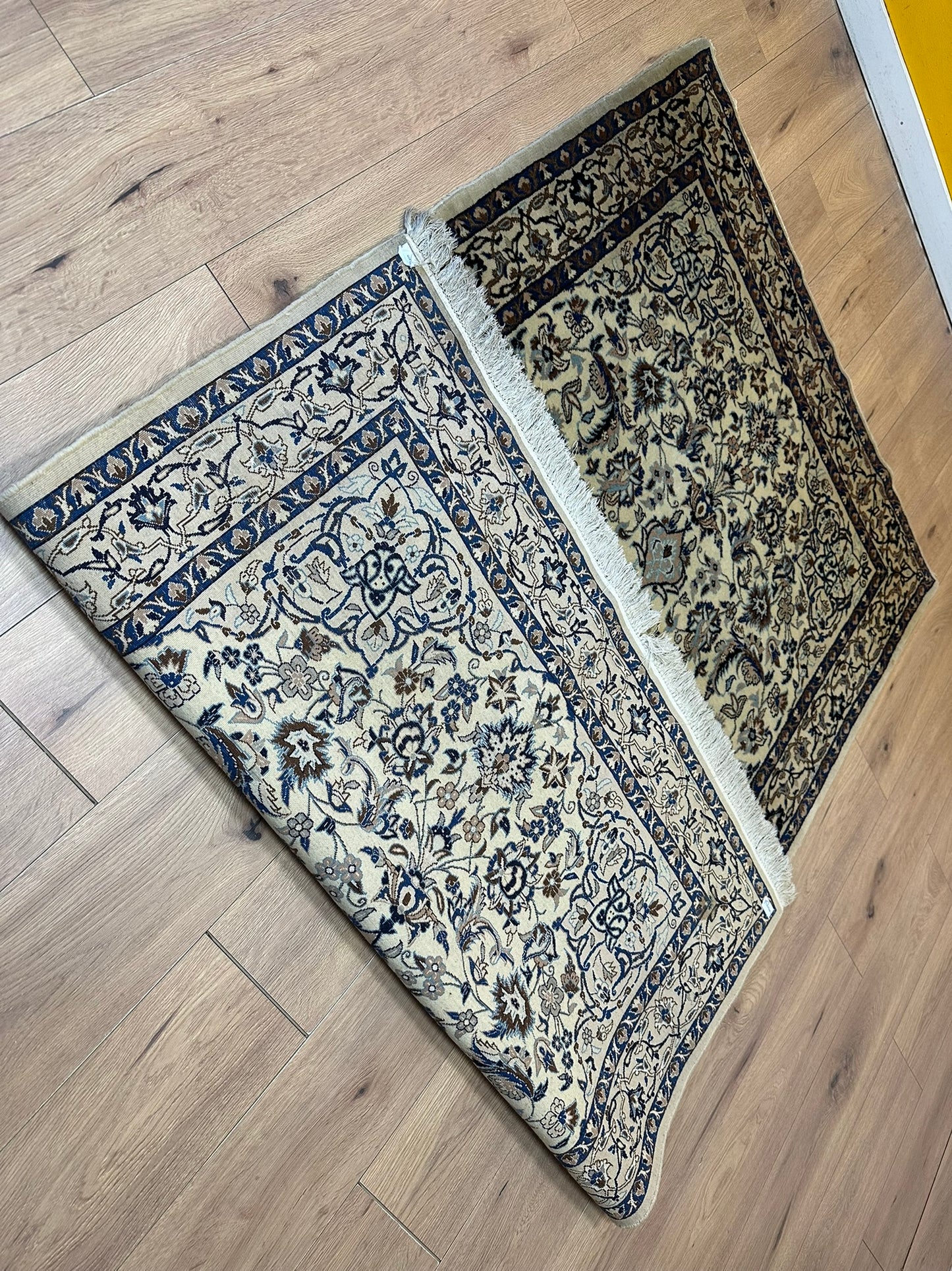 Orientteppich handgeknüpft 217x129 cm Nain mit Seide