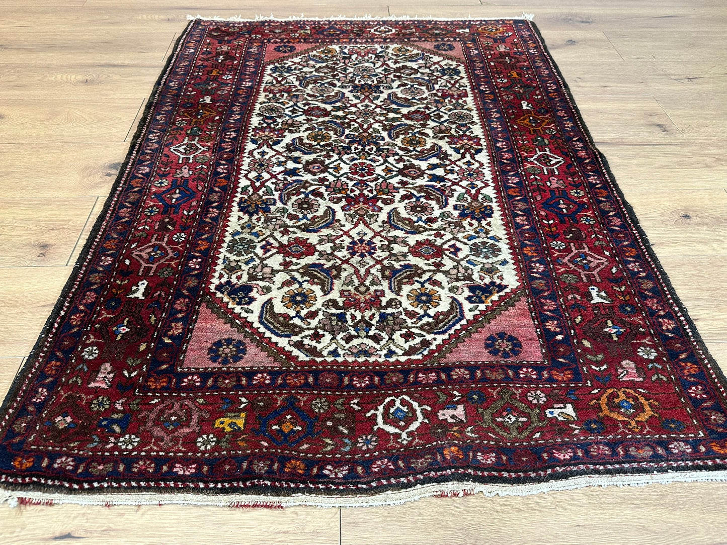 Orientteppich handgeknüpft Lilian 150x110 cm
