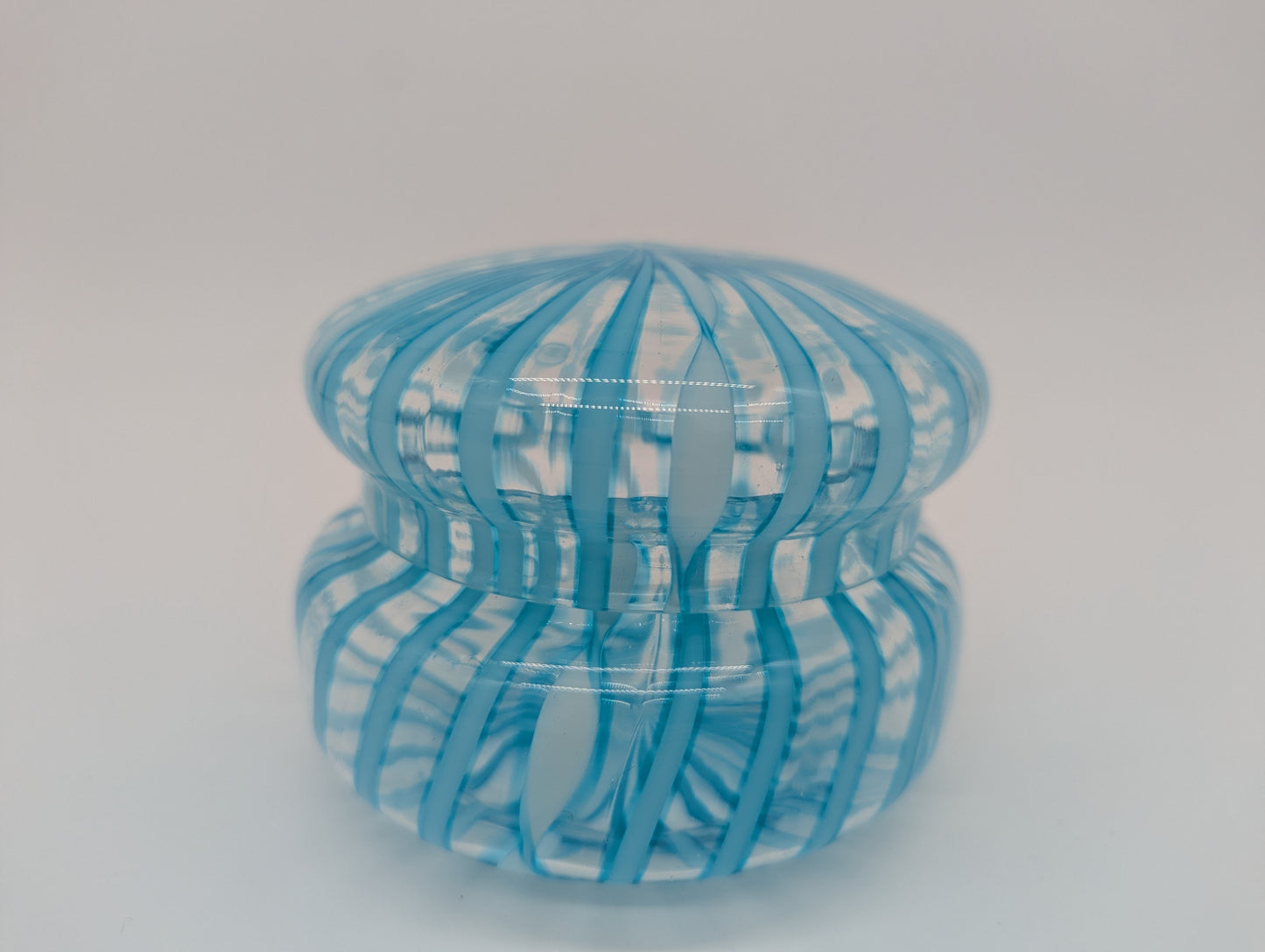 Glas Bonboniere Deckeldose in blau mit gestreiftem Design Süßigkeiten Dose