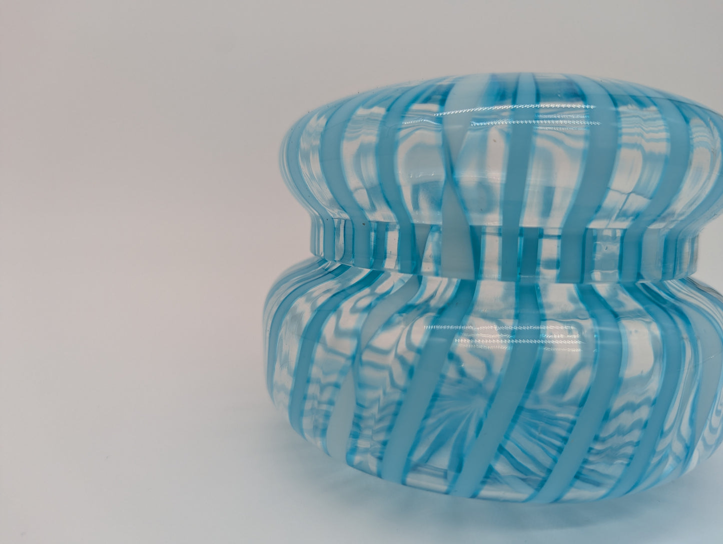 Glas Bonboniere Deckeldose in blau mit gestreiftem Design Süßigkeiten Dose