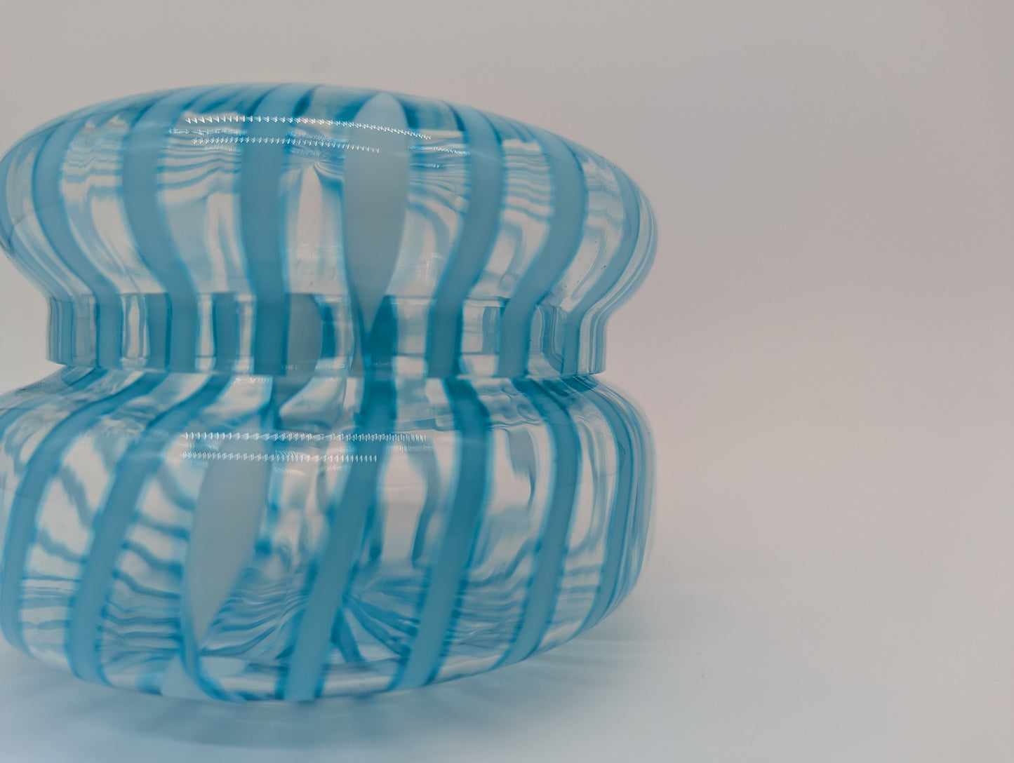 Glas Bonboniere Deckeldose in blau mit gestreiftem Design Süßigkeiten Dose