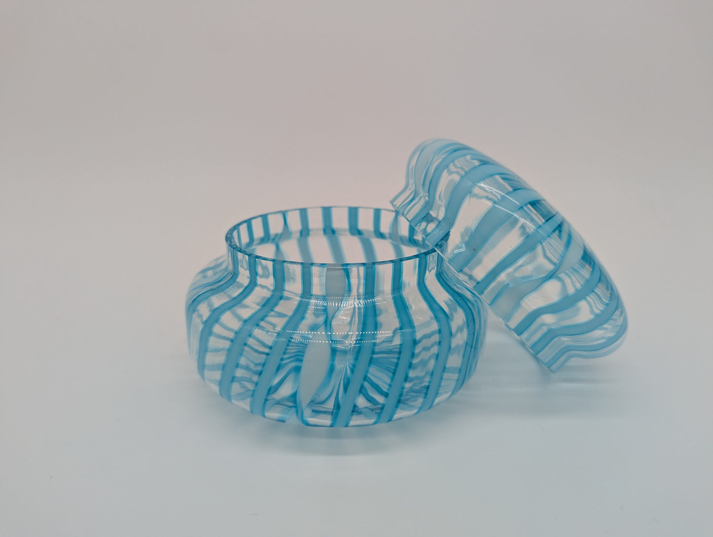 Glas Bonboniere Deckeldose in blau mit gestreiftem Design Süßigkeiten Dose