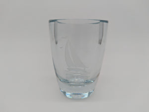 Strömbergshyttan Glasvase Kristall Vase Gravur Segelboot signiert Vintage