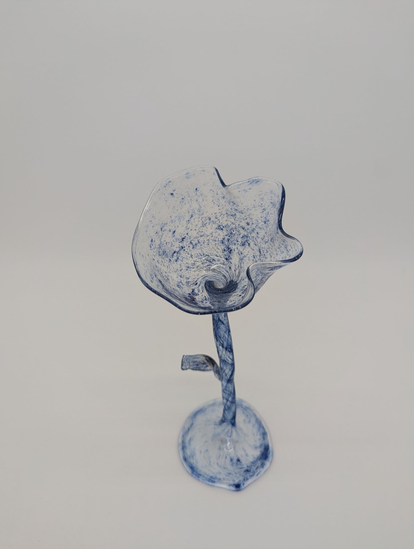 Signierte Glasvase Studioglas in Tulpenform Designglas Handarbeit Vintage