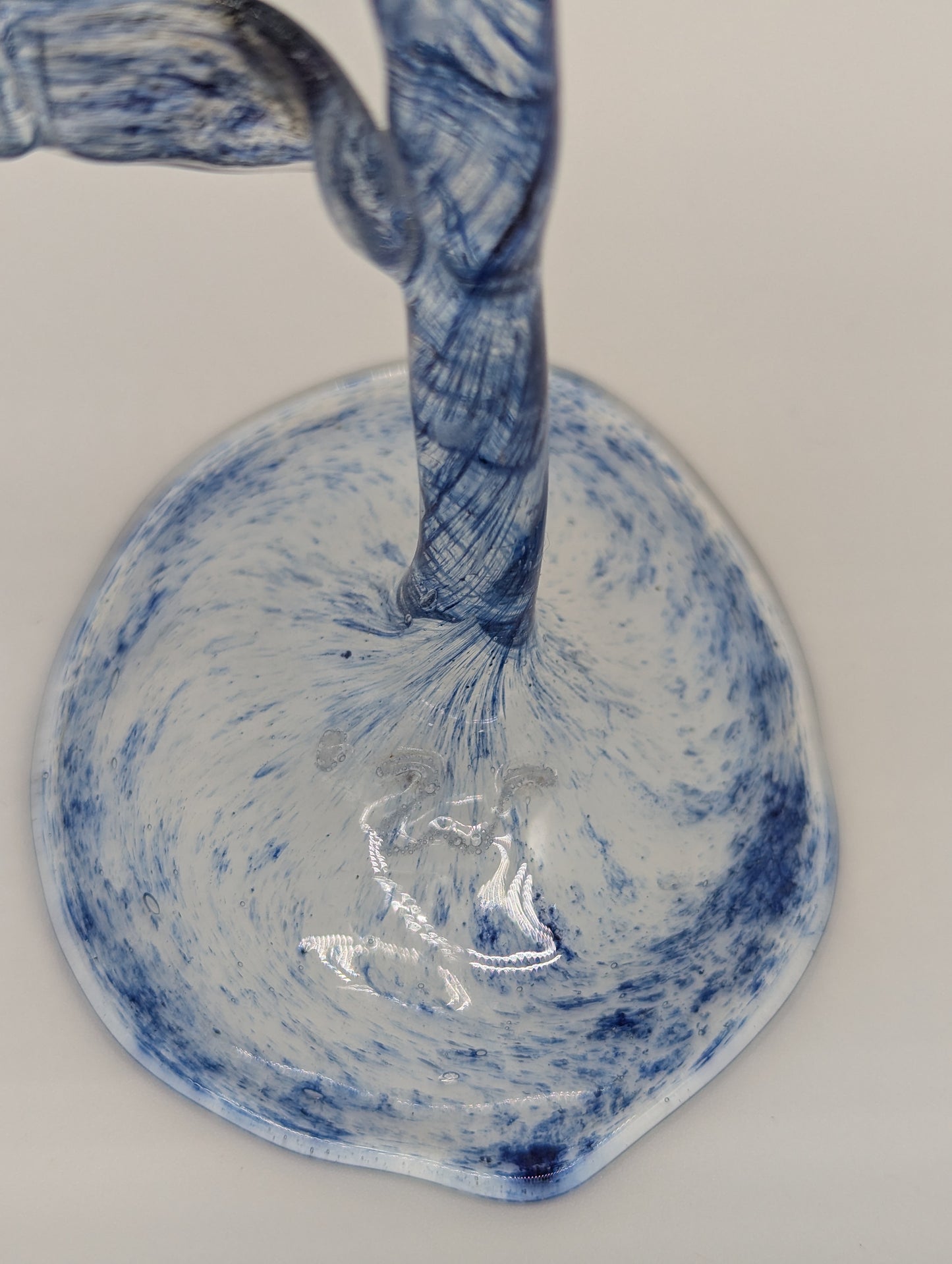 Signierte Glasvase Studioglas in Tulpenform Designglas Handarbeit Vintage