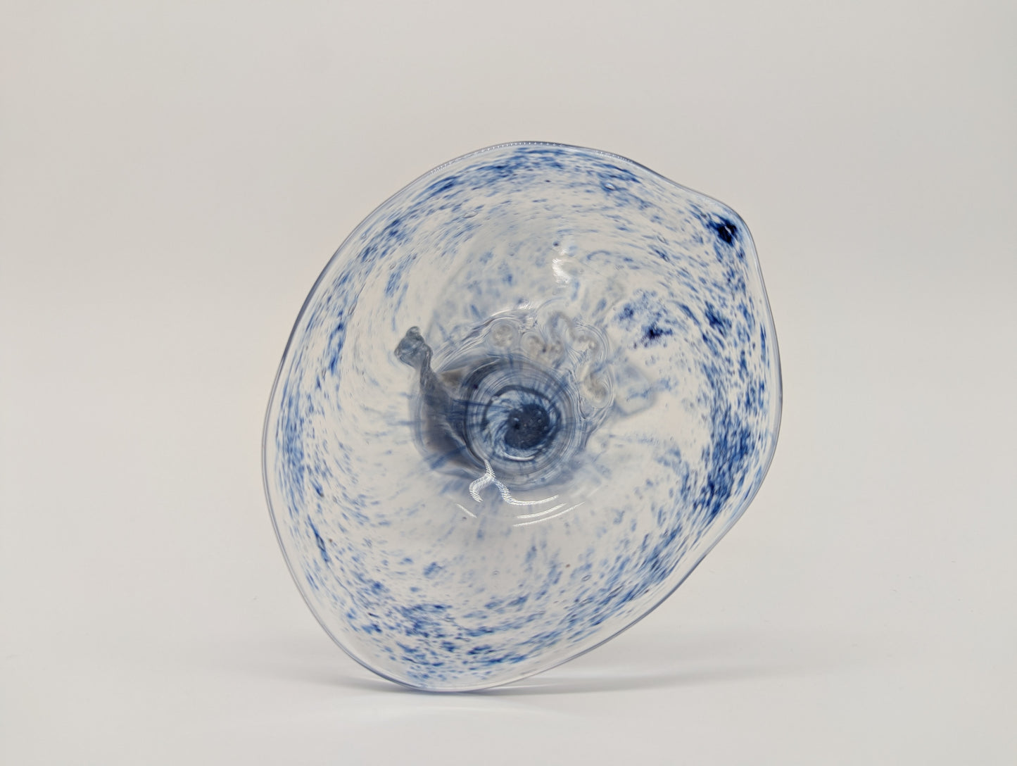 Signierte Glasvase Studioglas in Tulpenform Designglas Handarbeit Vintage