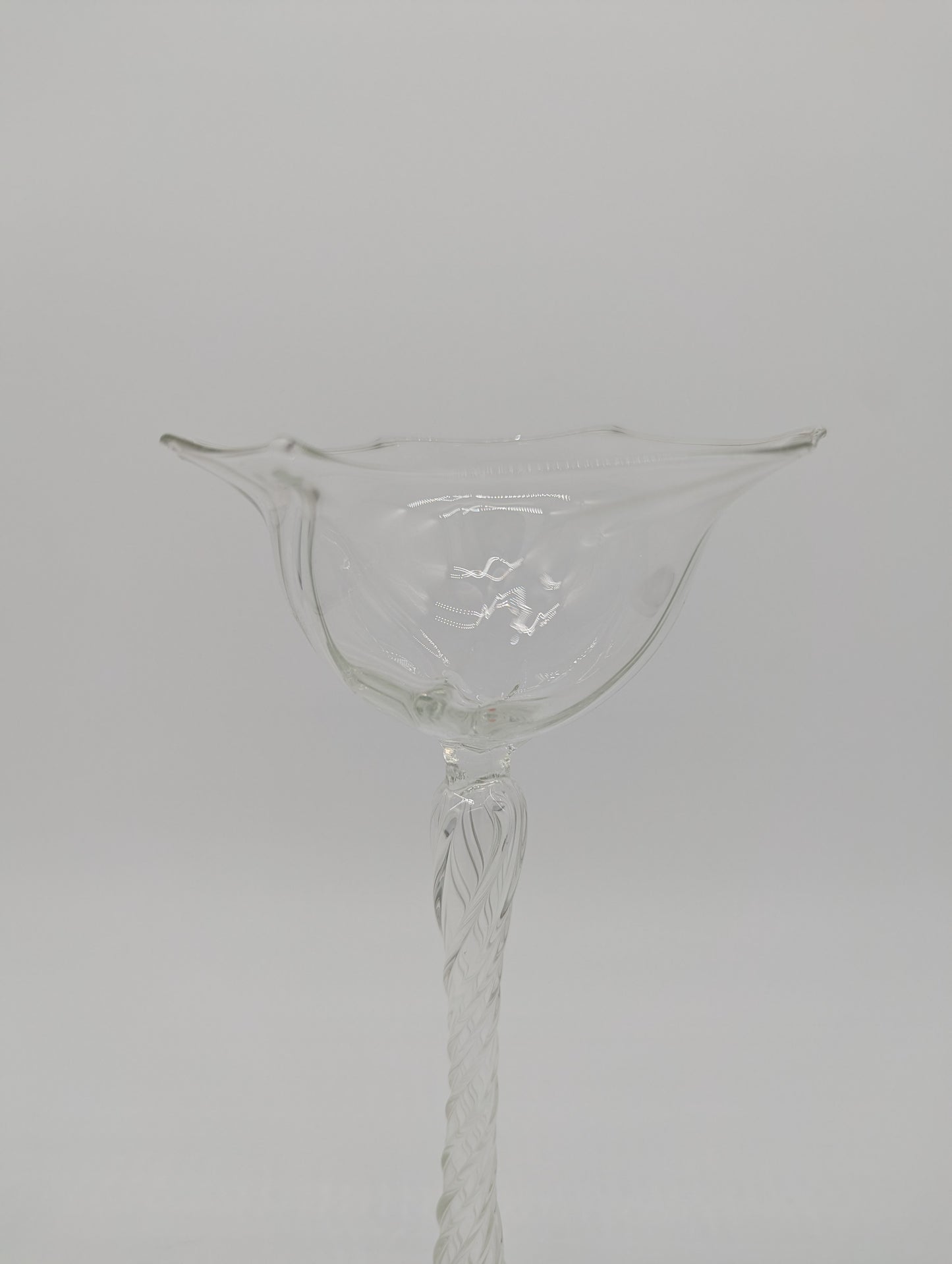 Signiertes Weinglas Kristallglas Twist Stem Designglas Vintage Studioglas