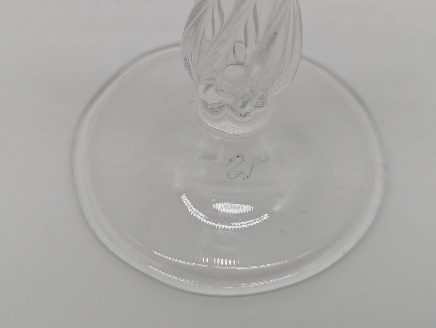 Signiertes Weinglas Kristallglas Twist Stem Designglas Vintage Studioglas