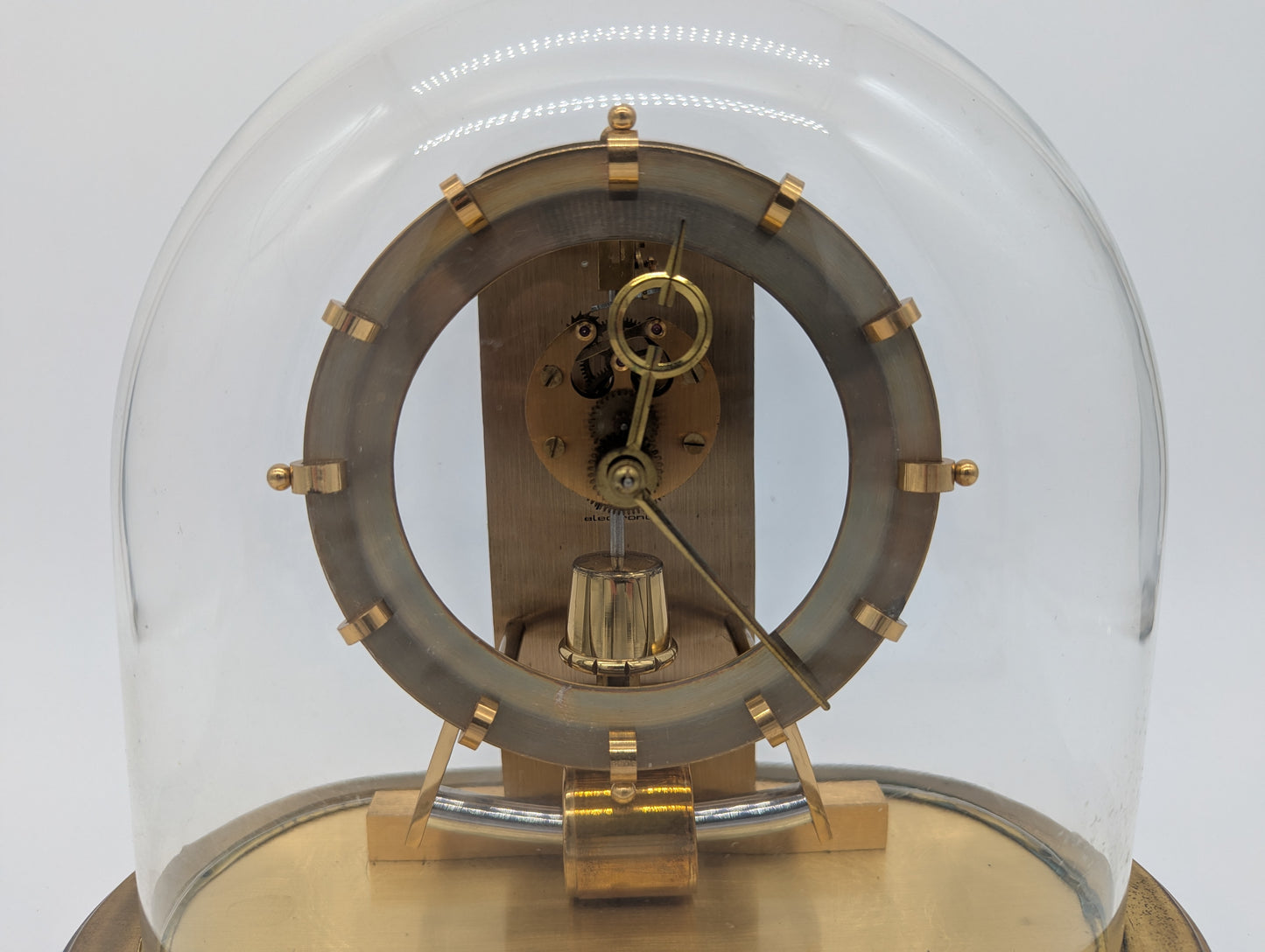 Magnetpendel Uhr Tischuhr aus Messing von Kundo Quarzwerk Mid Century