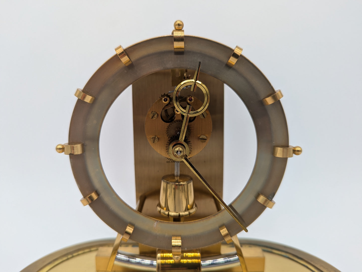 Magnetpendel Uhr Tischuhr aus Messing von Kundo Quarzwerk Mid Century