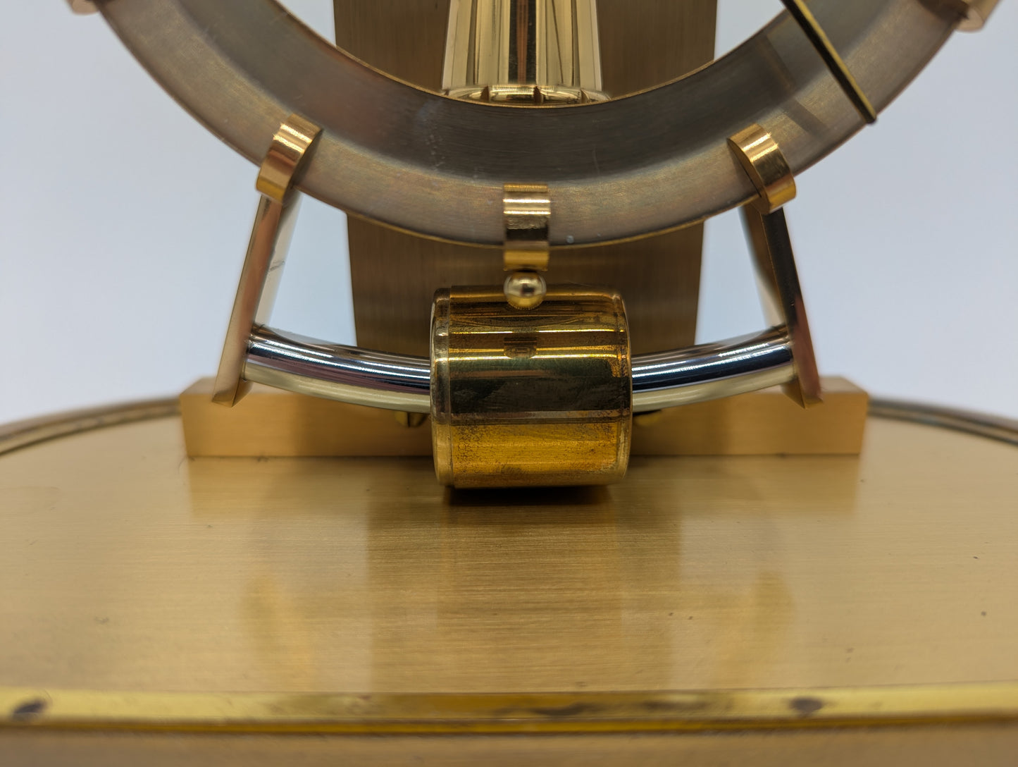 Magnetpendel Uhr Tischuhr aus Messing von Kundo Quarzwerk Mid Century