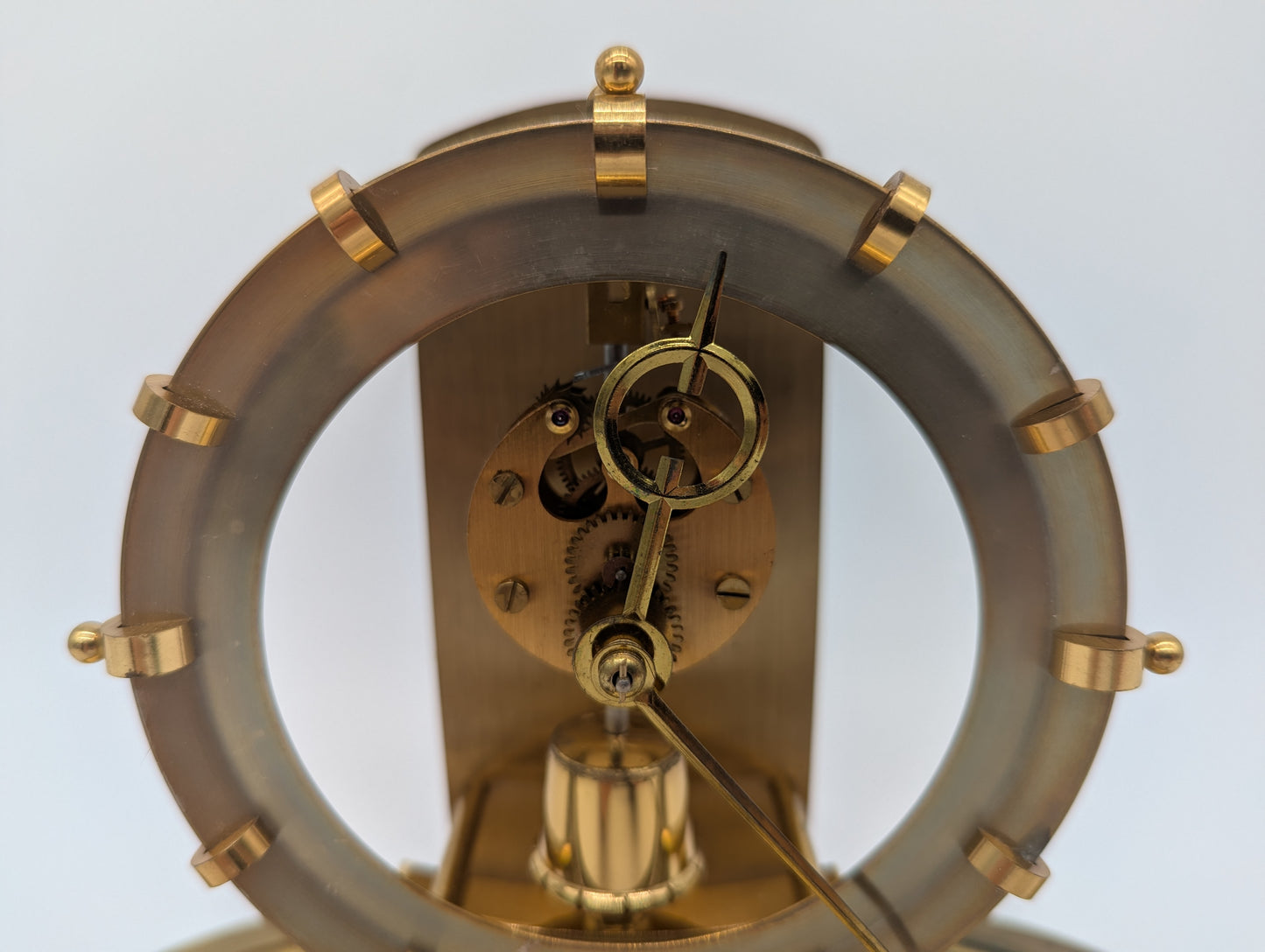 Magnetpendel Uhr Tischuhr aus Messing von Kundo Quarzwerk Mid Century