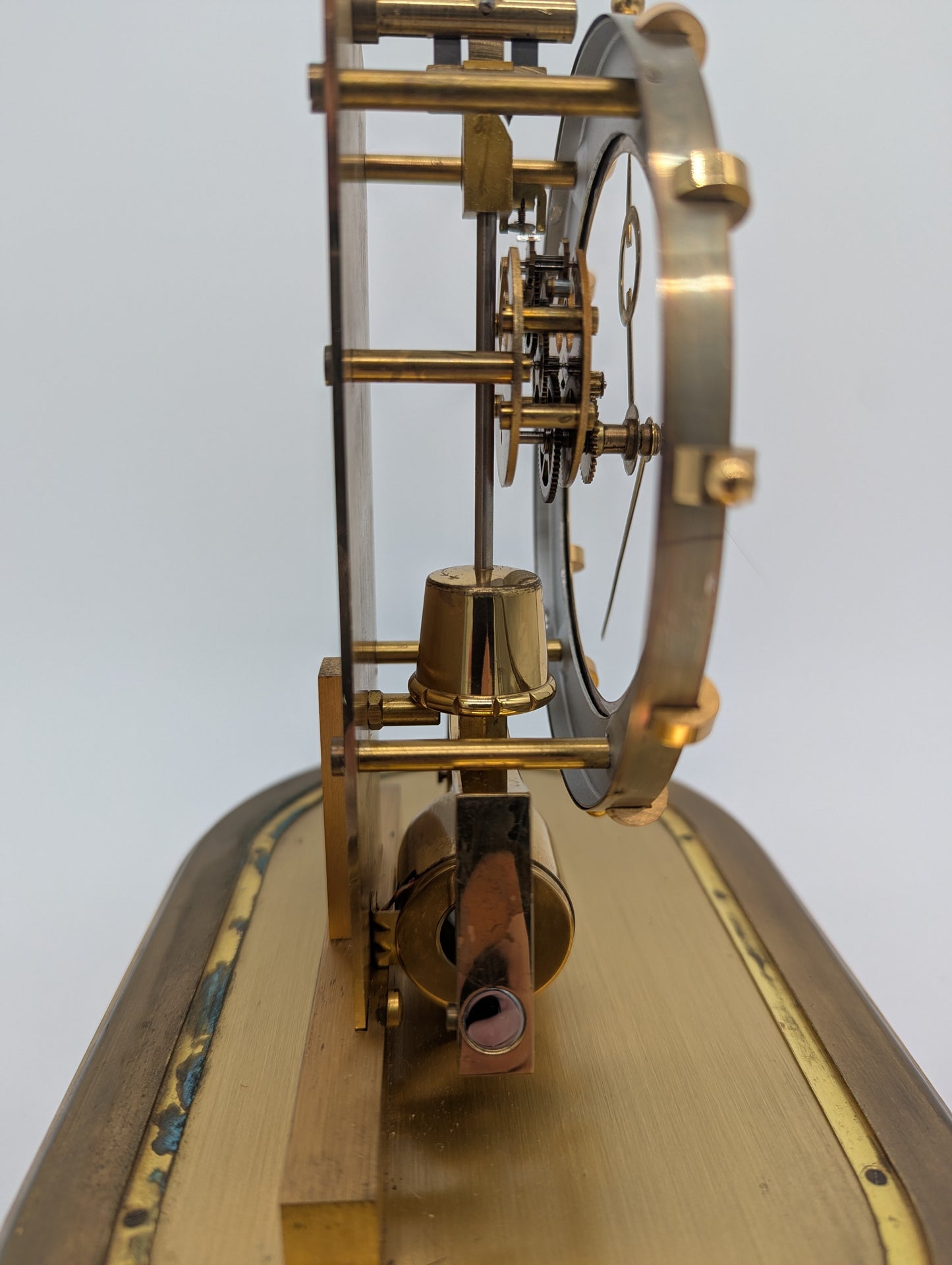 Magnetpendel Uhr Tischuhr aus Messing von Kundo Quarzwerk Mid Century