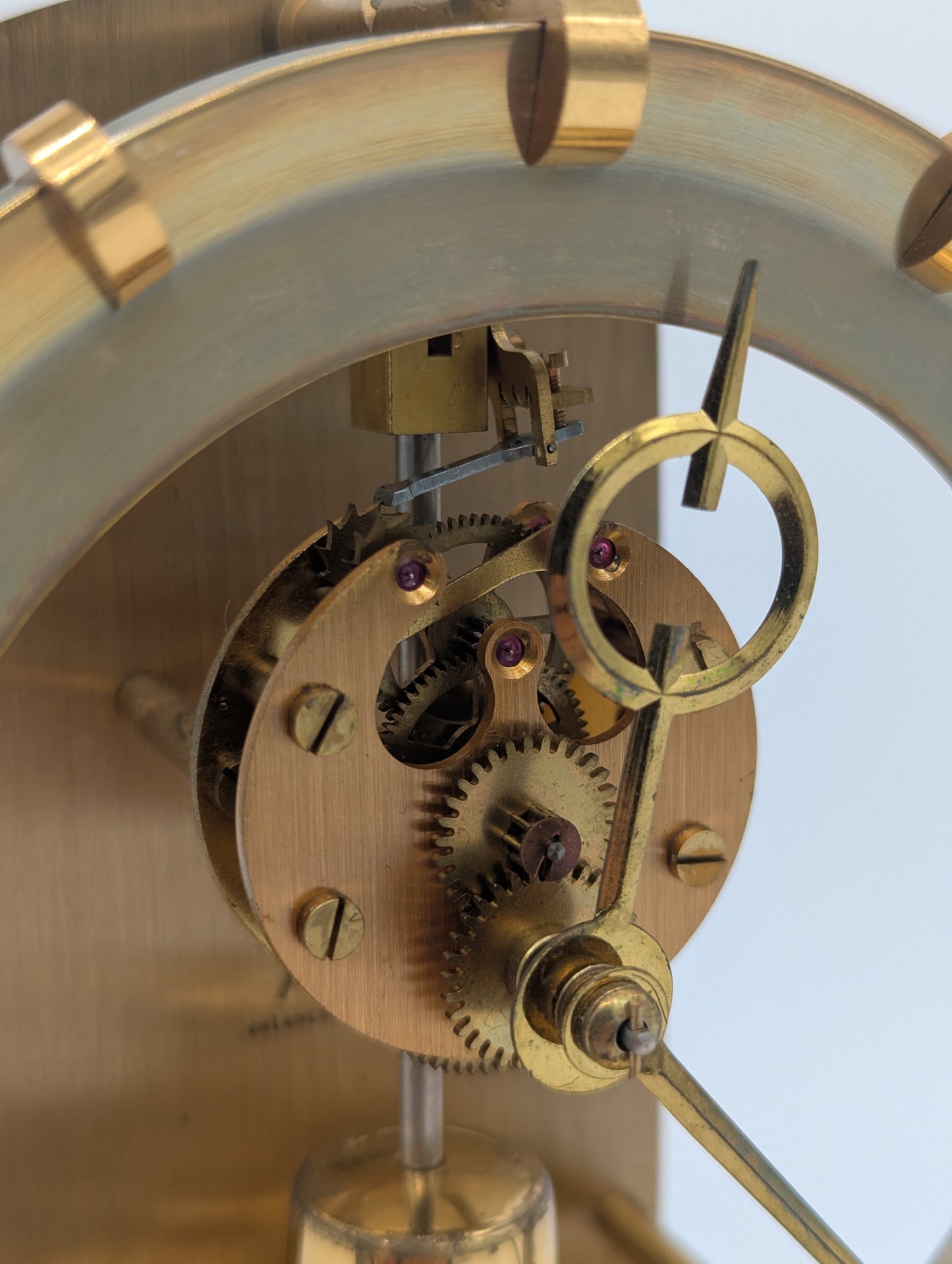 Magnetpendel Uhr Tischuhr aus Messing von Kundo Quarzwerk Mid Century