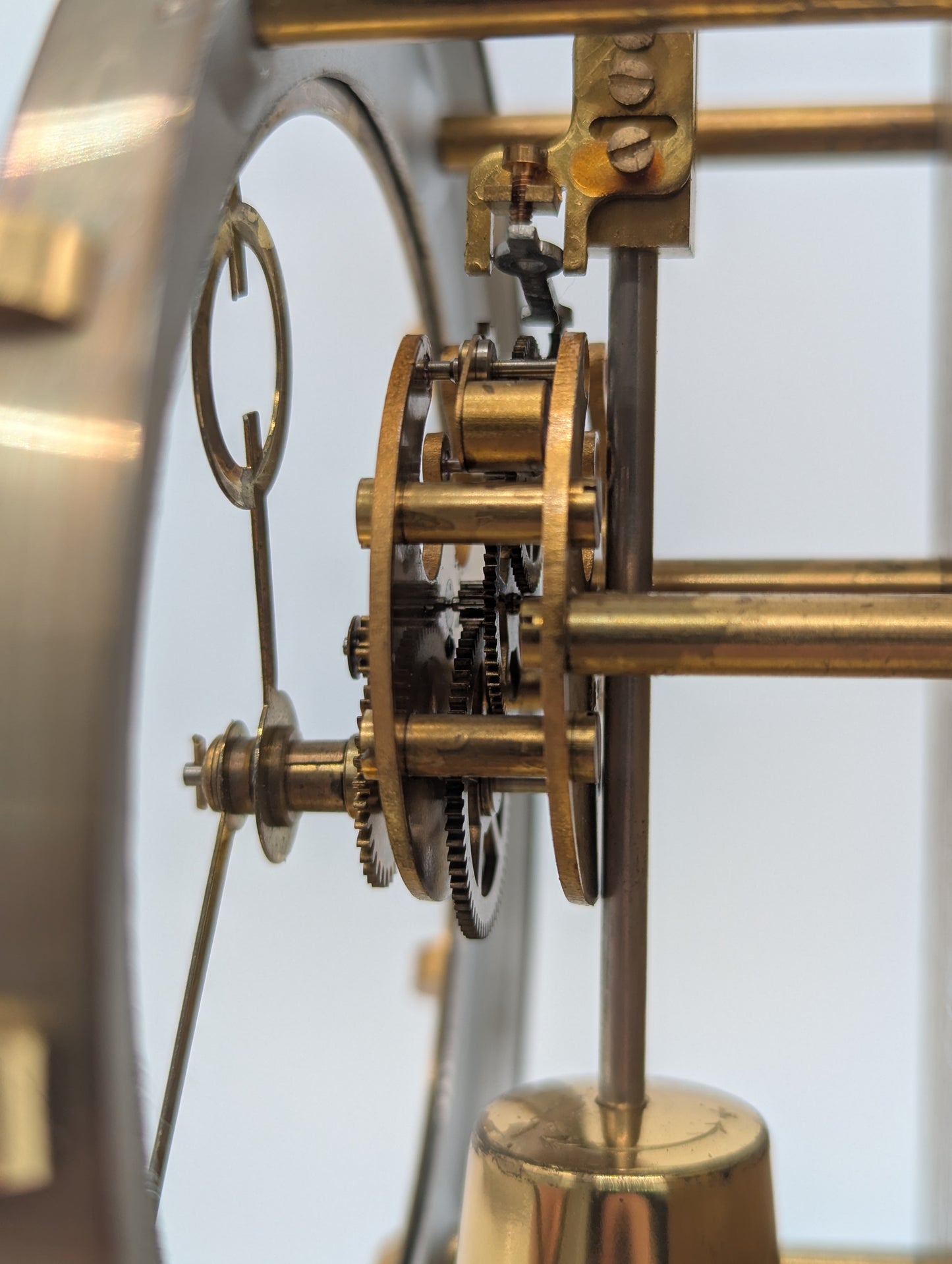 Magnetpendel Uhr Tischuhr aus Messing von Kundo Quarzwerk Mid Century