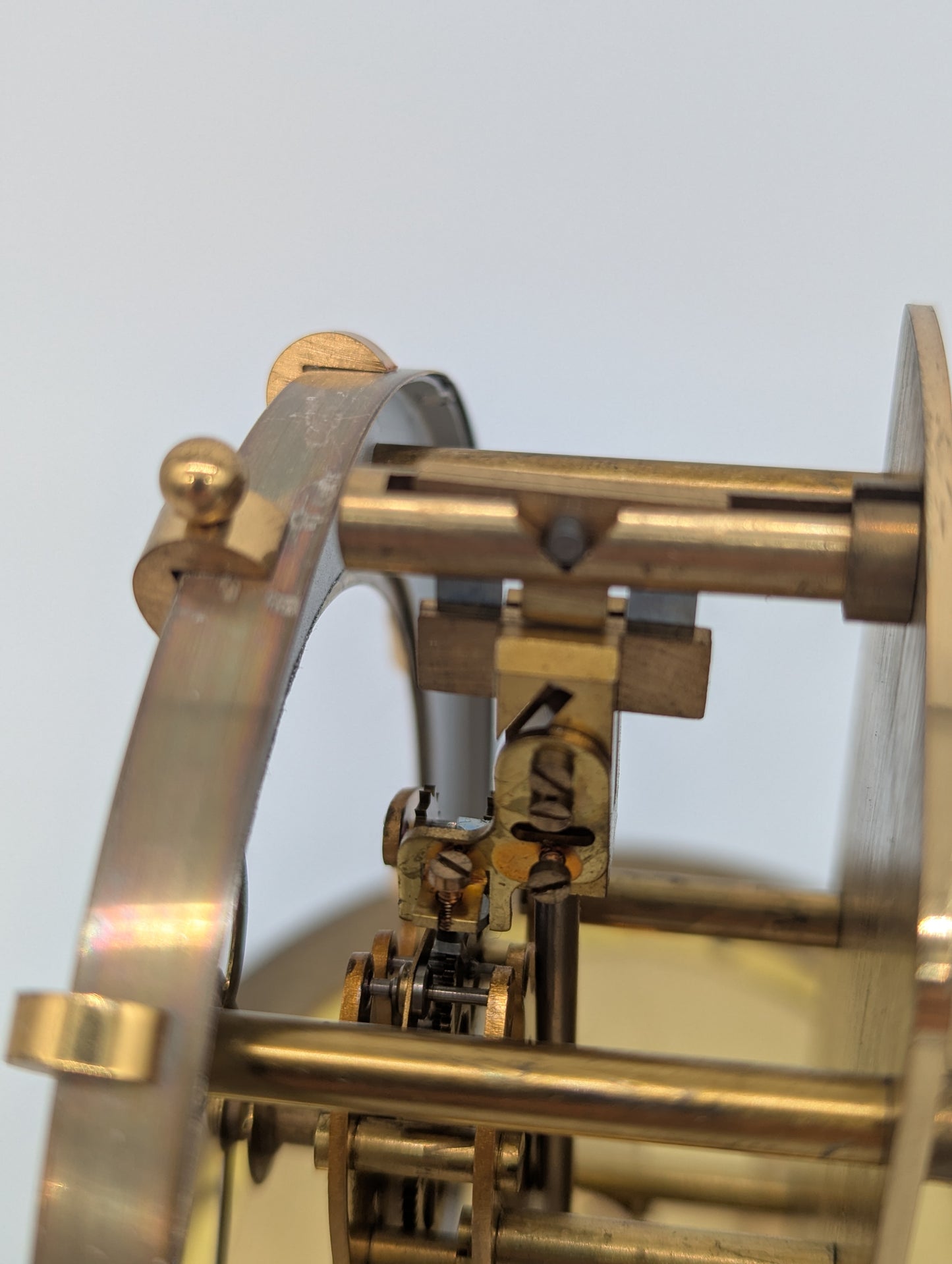 Magnetpendel Uhr Tischuhr aus Messing von Kundo Quarzwerk Mid Century