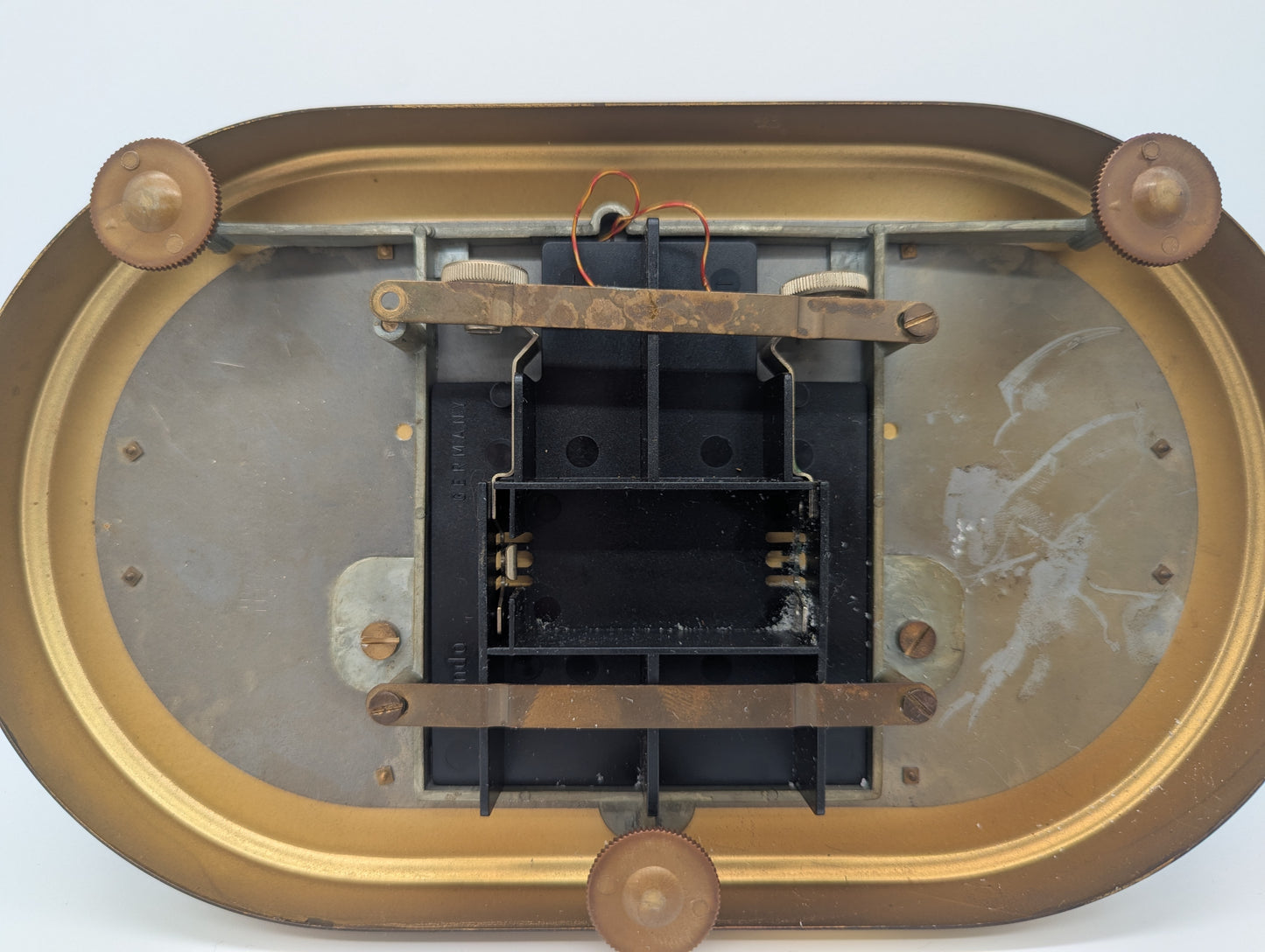 Magnetpendel Uhr Tischuhr aus Messing von Kundo Quarzwerk Mid Century