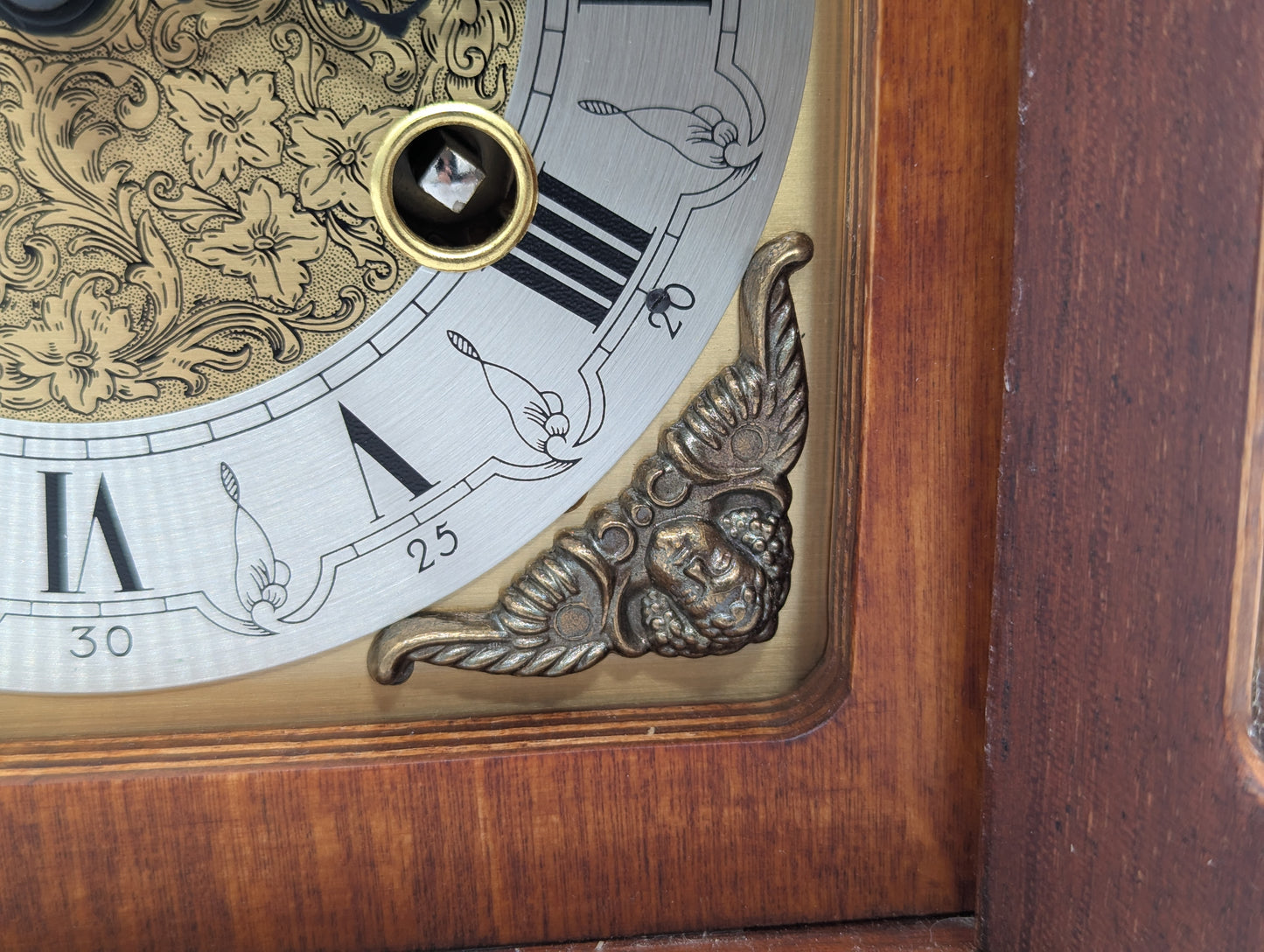 Hermle Tischuhr Kaminuhr mit Mondphase Dekorativ Vintage Mechanisches Uhrwerk