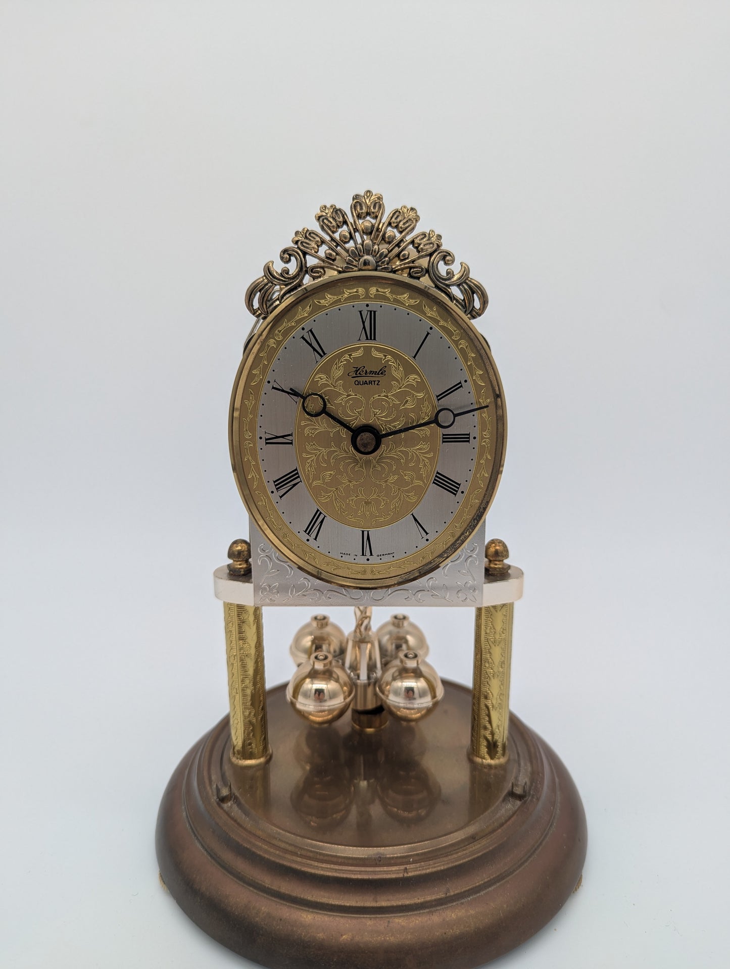 Hermle Tischuhr Kaminuhr mit Drehpendel und Glasdom Quarz Vintage