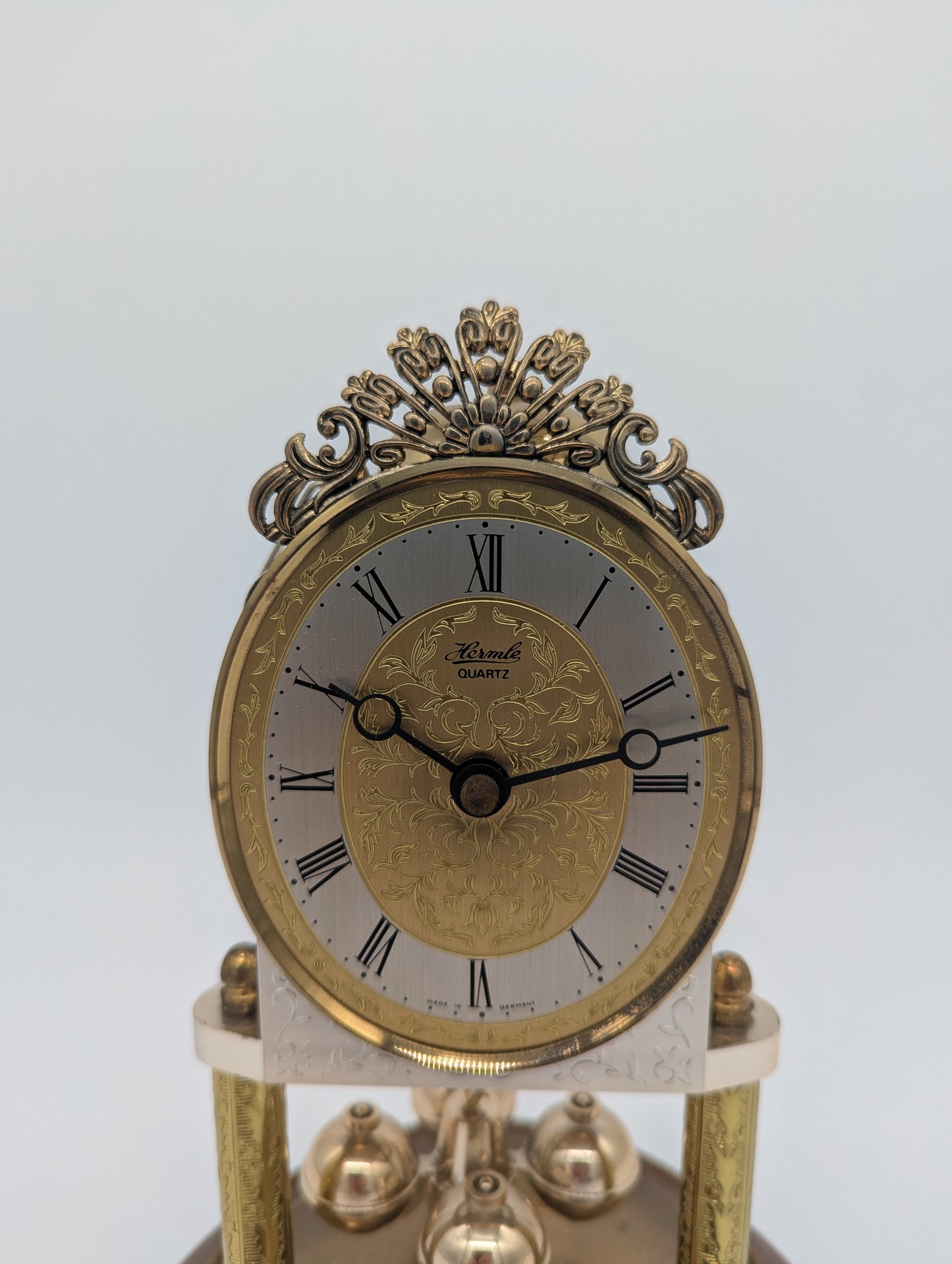 Hermle Tischuhr Kaminuhr mit Drehpendel und Glasdom Quarz Vintage