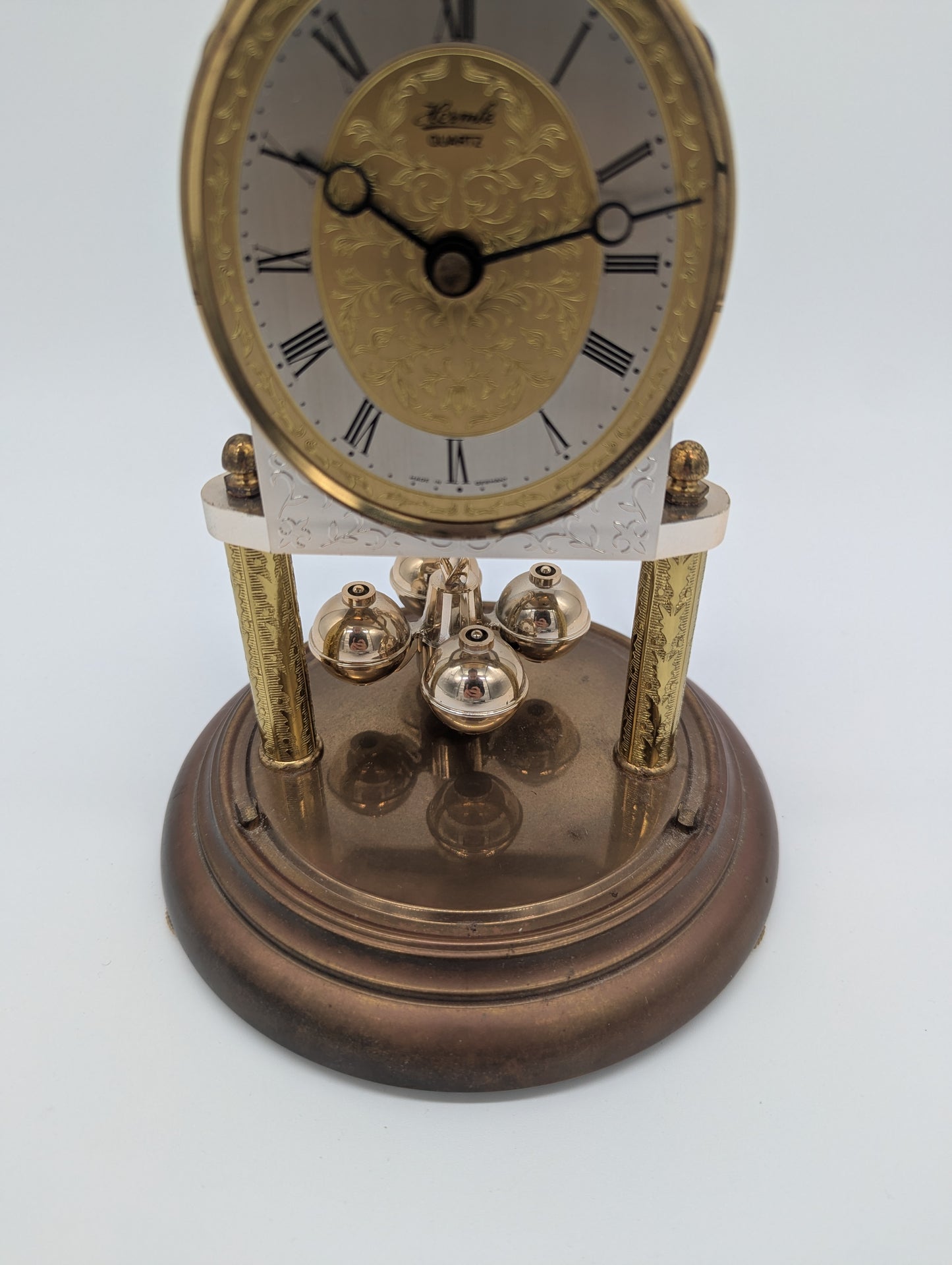 Hermle Tischuhr Kaminuhr mit Drehpendel und Glasdom Quarz Vintage