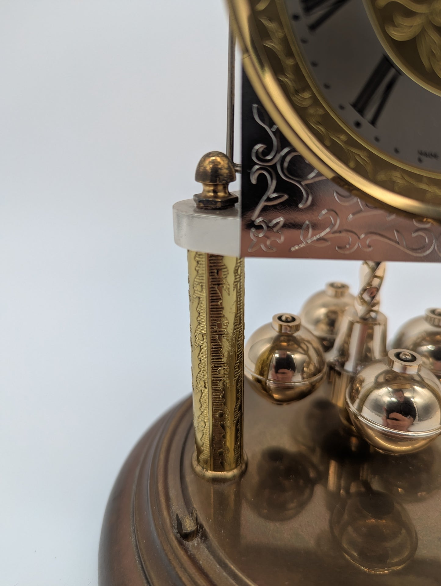 Hermle Tischuhr Kaminuhr mit Drehpendel und Glasdom Quarz Vintage