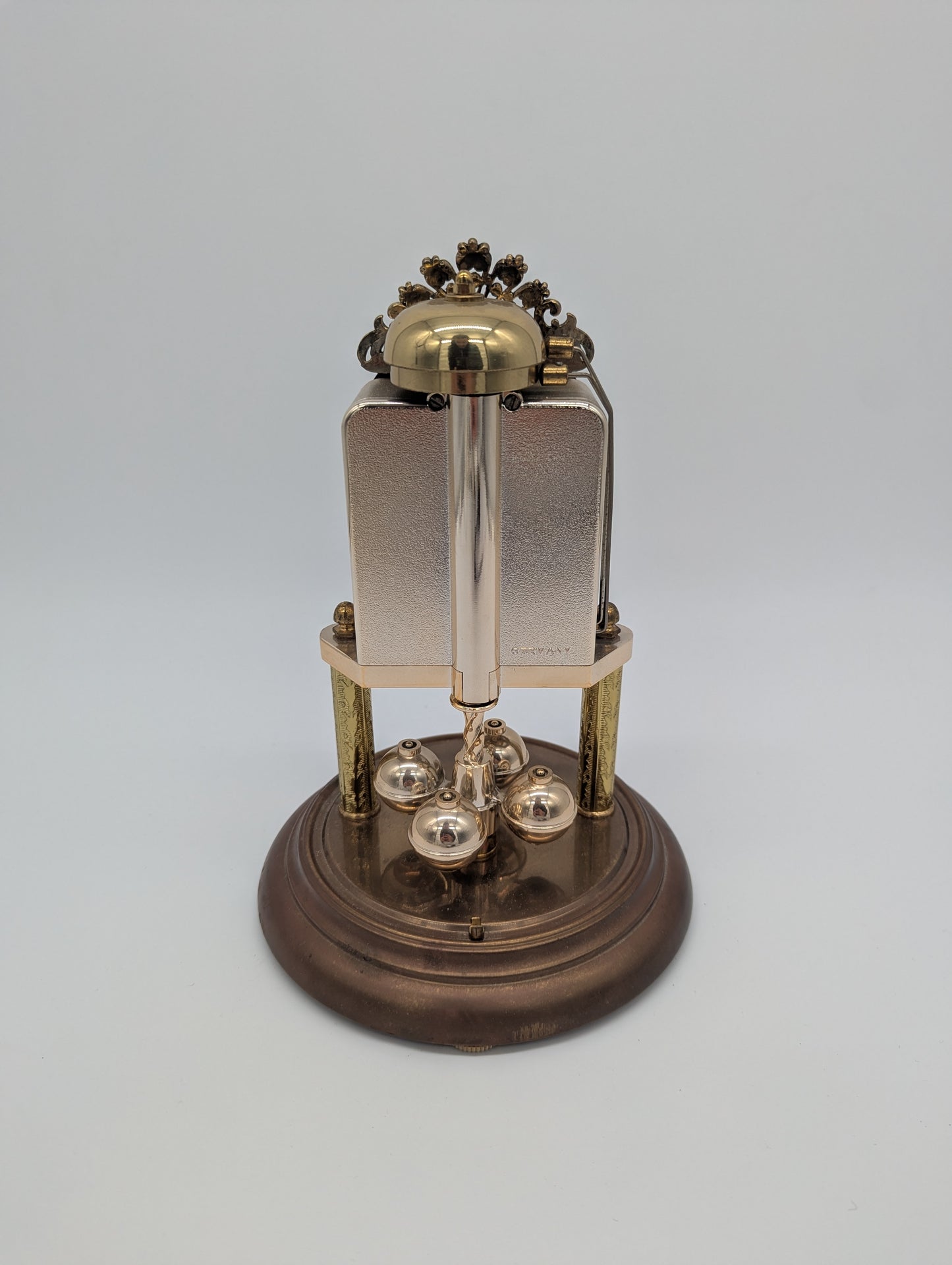 Hermle Tischuhr Kaminuhr mit Drehpendel und Glasdom Quarz Vintage