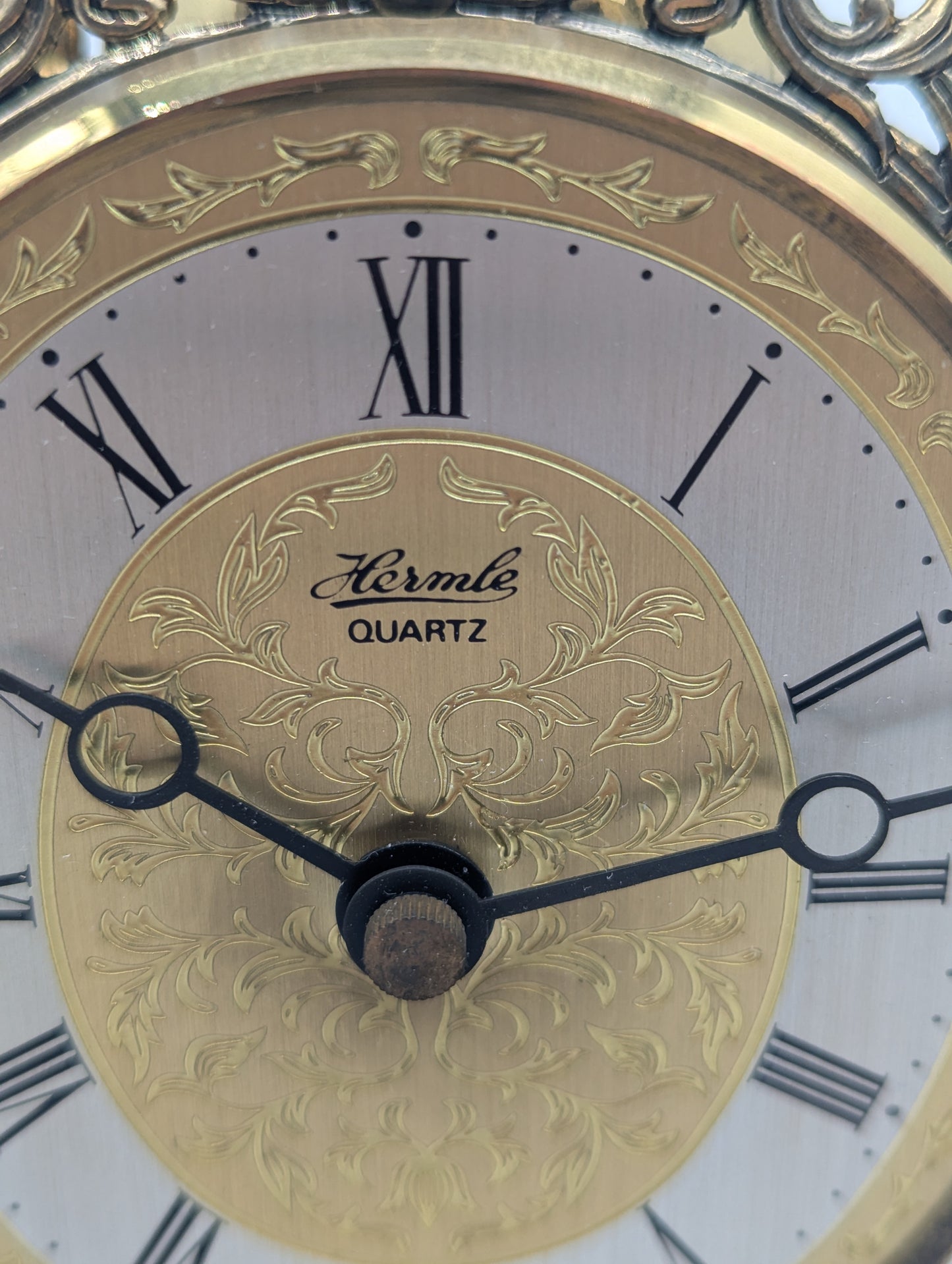 Hermle Tischuhr Kaminuhr mit Drehpendel und Glasdom Quarz Vintage