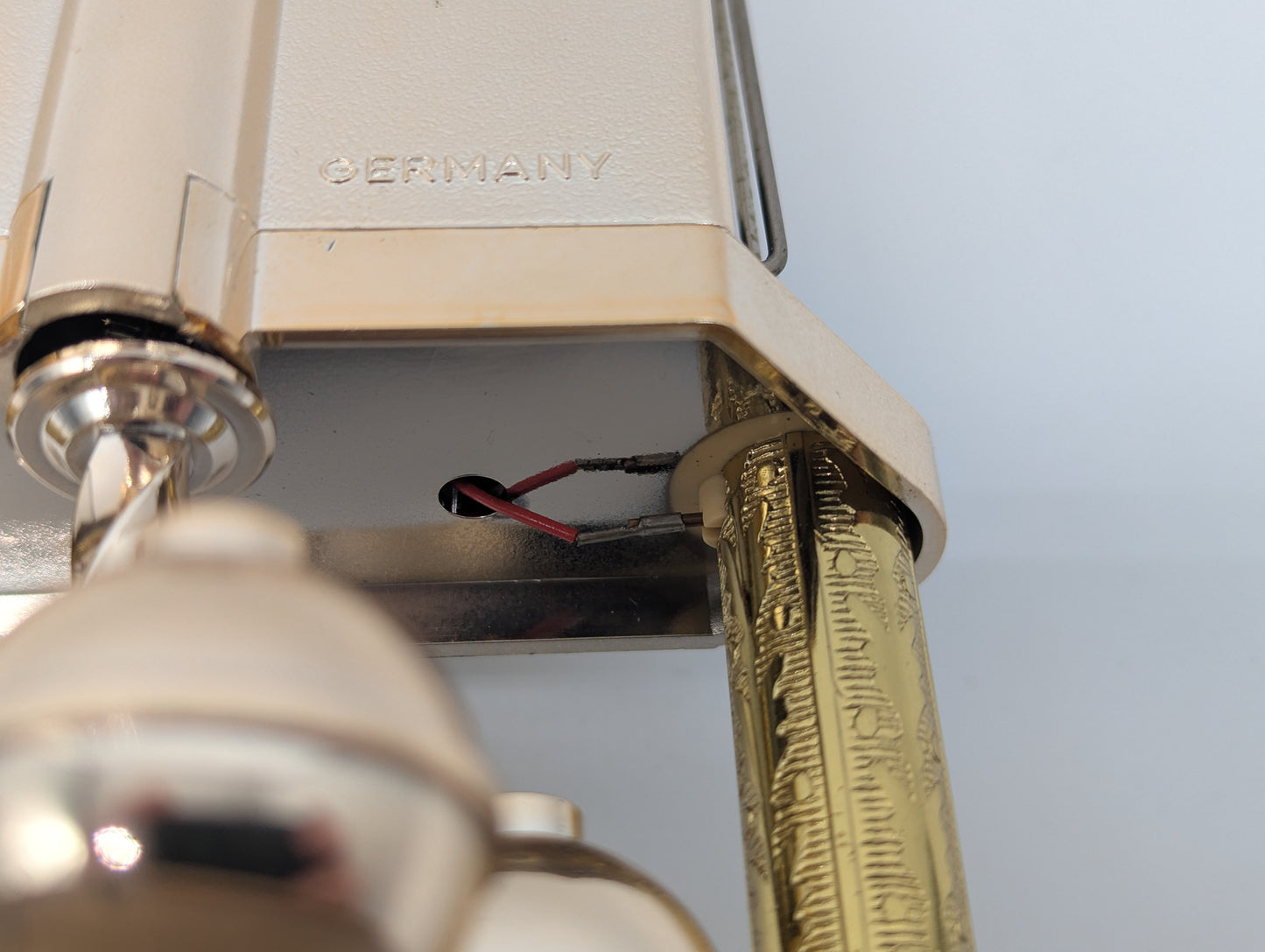 Hermle Tischuhr Kaminuhr mit Drehpendel und Glasdom Quarz Vintage