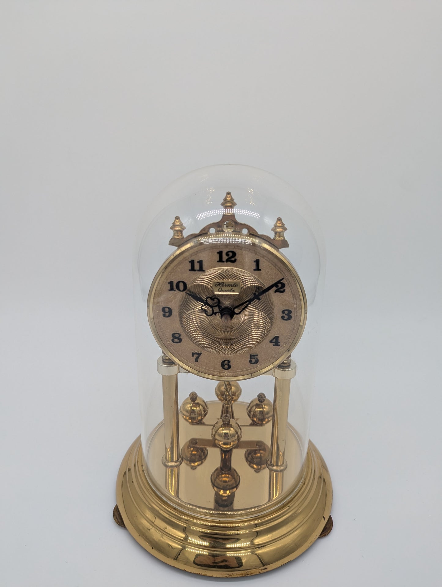 Hermle Kaminuhr Tischuhr mit Drehpendel und Glasdom Quarz Vintage