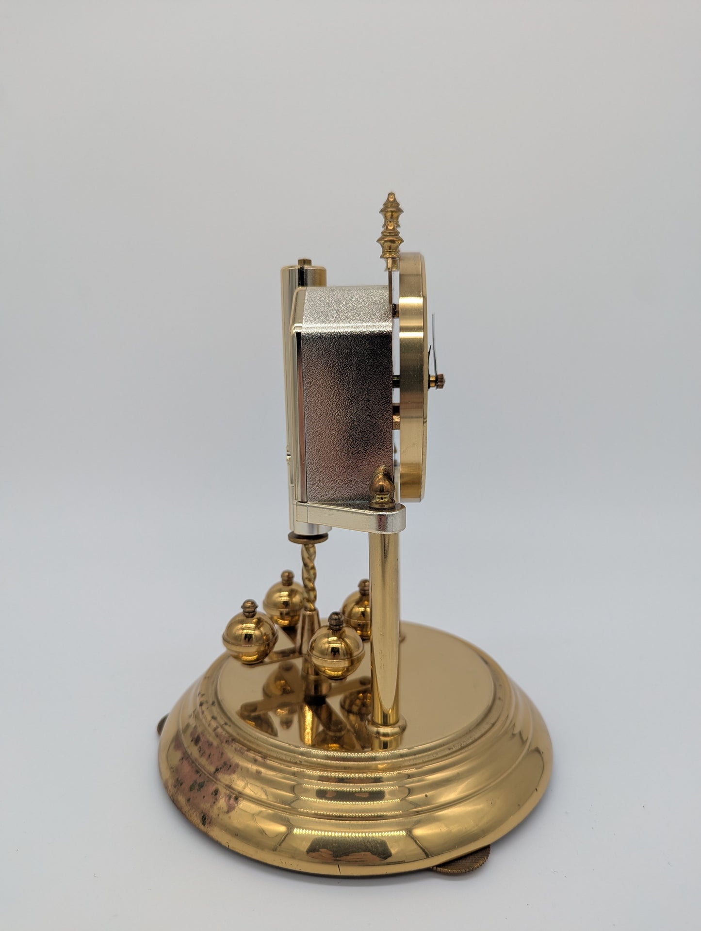 Hermle Kaminuhr Tischuhr mit Drehpendel und Glasdom Quarz Vintage