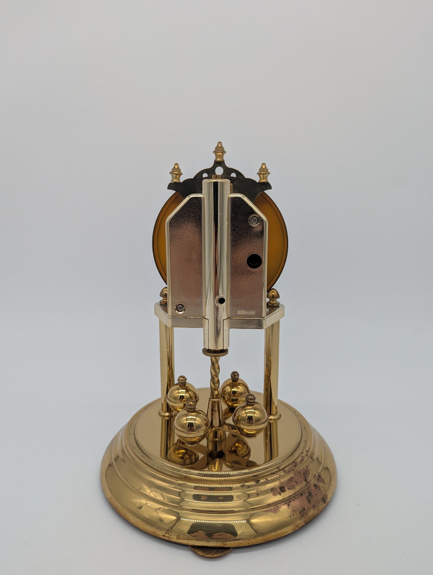 Hermle Kaminuhr Tischuhr mit Drehpendel und Glasdom Quarz Vintage