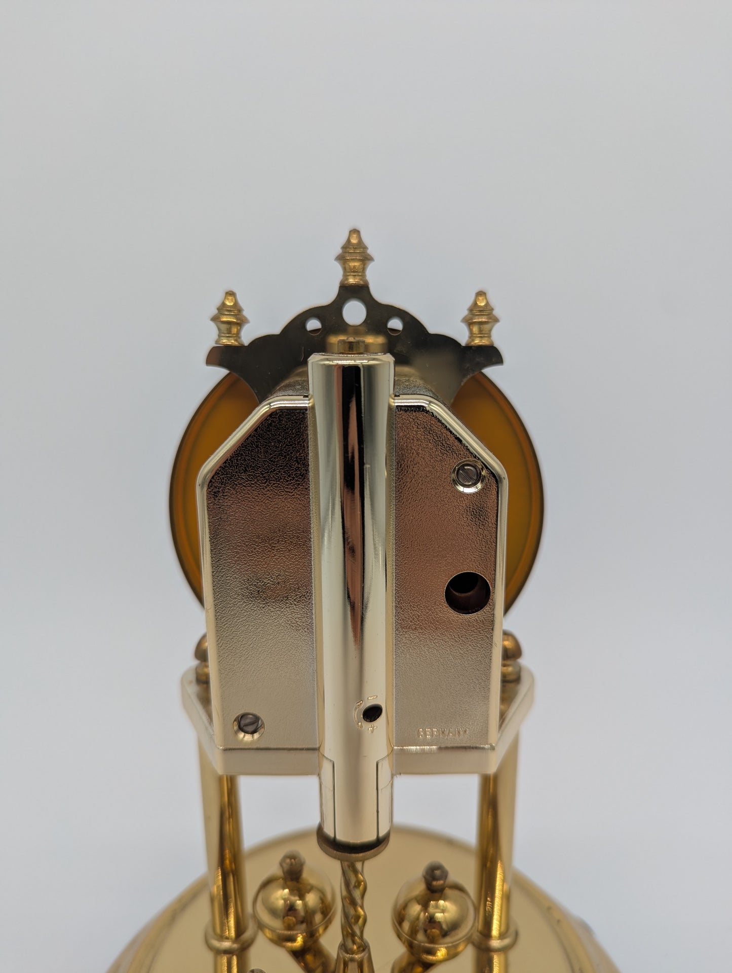 Hermle Kaminuhr Tischuhr mit Drehpendel und Glasdom Quarz Vintage