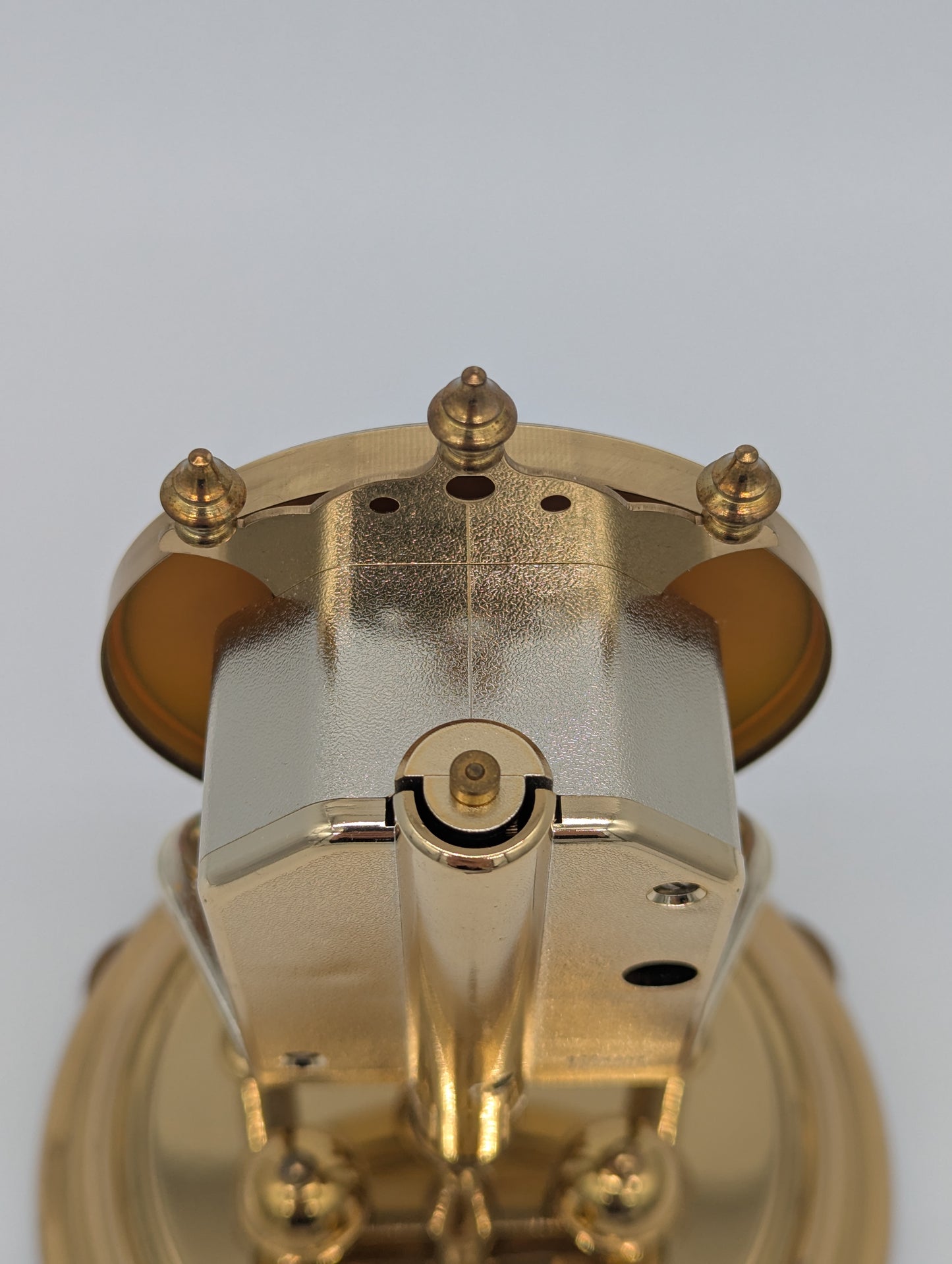 Hermle Kaminuhr Tischuhr mit Drehpendel und Glasdom Quarz Vintage